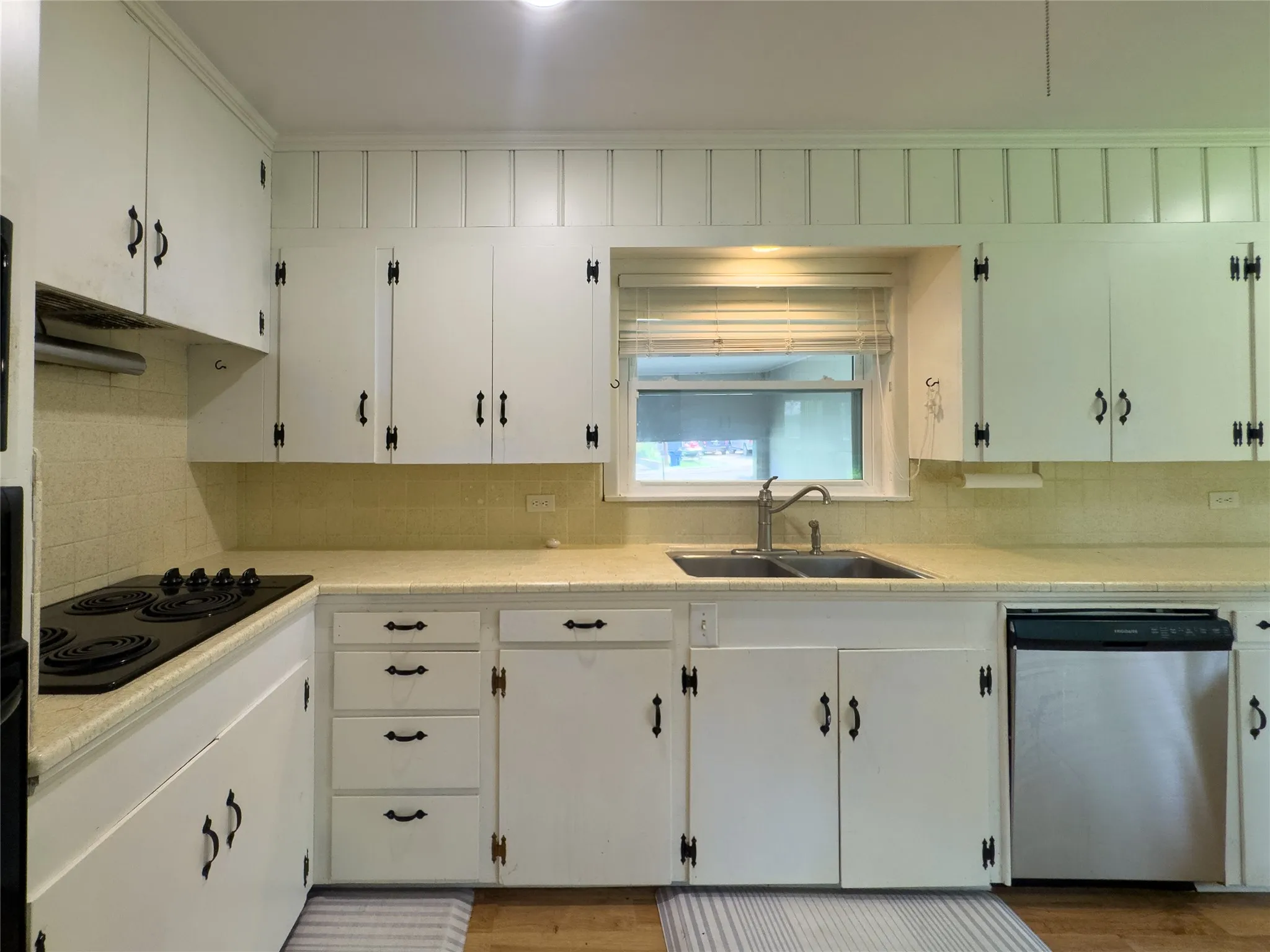 Single Family Residence For Sale in Titus County , 107 Bluebird, Mt Pleasant, Texas 75455, 2 Bedroom, 2 Bathroom, Garage spaces, 1,816 Sqft, built in 1960, mls#21334550, Real Estate Agent in Mt Pleasant, Homes For Sale in Titus county, Homes For Sale in Mt Pleasant, Realtor in Mt Pleasant Texas, Real Estate Brokerage Independent Realty Texas, Luminita Cordes Realtor