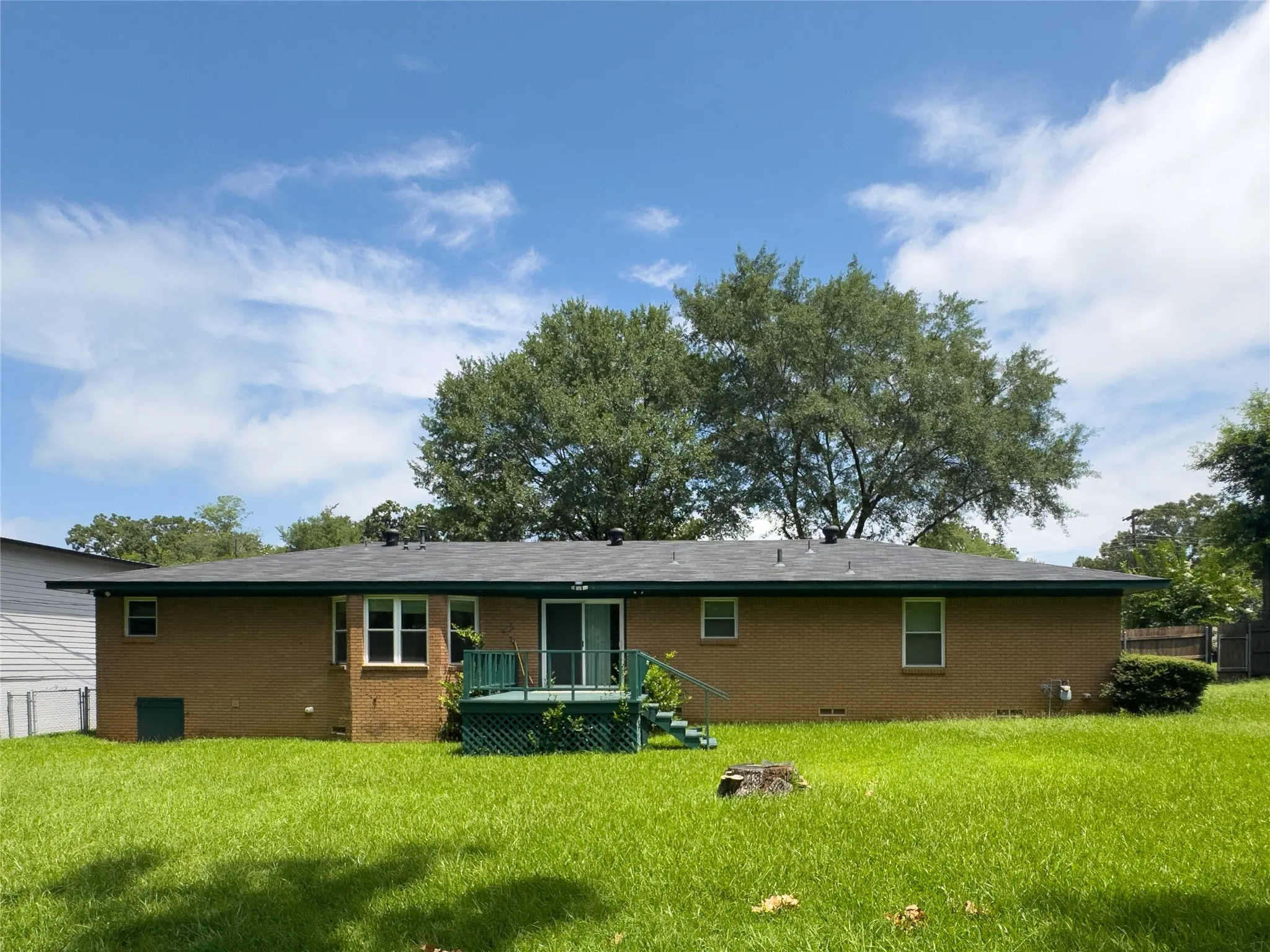 Single Family Residence For Sale in Titus County , 107 Bluebird, Mt Pleasant, Texas 75455, 2 Bedroom, 2 Bathroom, Garage spaces, 1,816 Sqft, built in 1960, mls#21334550, Real Estate Agent in Mt Pleasant, Homes For Sale in Titus county, Homes For Sale in Mt Pleasant, Realtor in Mt Pleasant Texas, Real Estate Brokerage Independent Realty Texas, Luminita Cordes Realtor