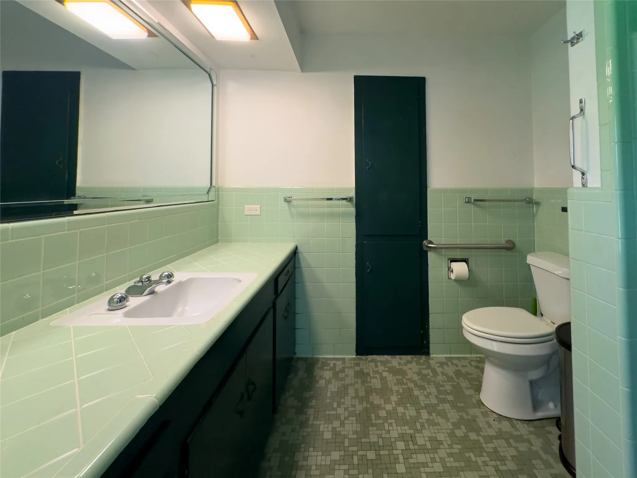 Single Family Residence For Sale in Titus County , 107 Bluebird, Mt Pleasant, Texas 75455, 2 Bedroom, 2 Bathroom, Garage spaces, 1,816 Sqft, built in 1960, mls#21334550, Real Estate Agent in Mt Pleasant, Homes For Sale in Titus county, Homes For Sale in Mt Pleasant, Realtor in Mt Pleasant Texas, Real Estate Brokerage Independent Realty Texas, Luminita Cordes Realtor