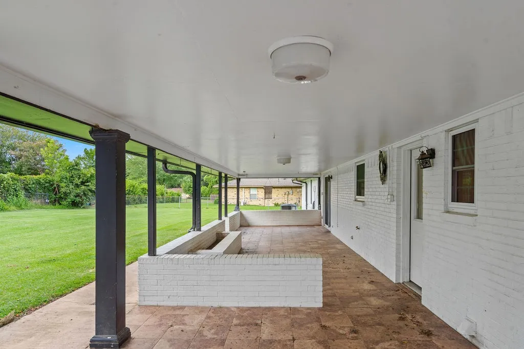 Single Family Residence For Sale in Wood County , 704 Marion Drive, Winnsboro, Texas 75494, 4 Bedroom, 2 Bathroom, 2 Garage spaces, 2,486 Sqft, built in 1970, mls#21333067, Real Estate Agent in Winnsboro, Homes For Sale in Wood county, Homes For Sale in Winnsboro, Realtor in Winnsboro Texas, Real Estate Brokerage Independent Realty Texas, Luminita Cordes Realtor