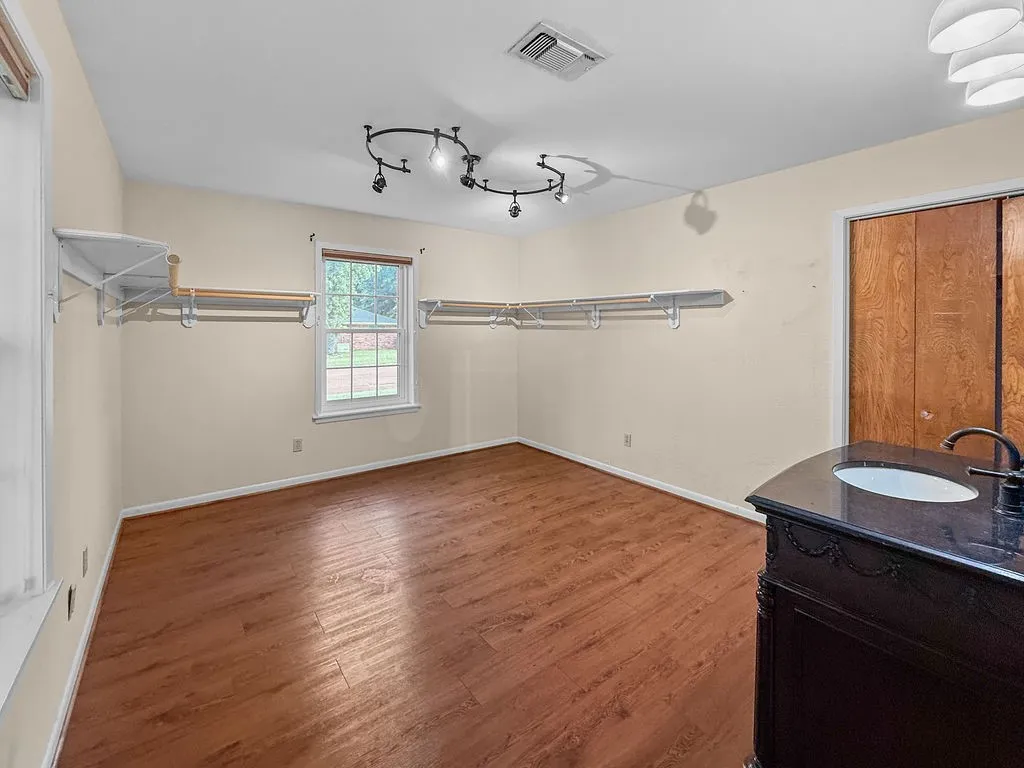 Single Family Residence For Sale in Wood County , 704 Marion Drive, Winnsboro, Texas 75494, 4 Bedroom, 2 Bathroom, 2 Garage spaces, 2,486 Sqft, built in 1970, mls#21333067, Real Estate Agent in Winnsboro, Homes For Sale in Wood county, Homes For Sale in Winnsboro, Realtor in Winnsboro Texas, Real Estate Brokerage Independent Realty Texas, Luminita Cordes Realtor