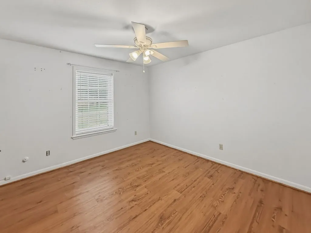 Single Family Residence For Sale in Wood County , 704 Marion Drive, Winnsboro, Texas 75494, 4 Bedroom, 2 Bathroom, 2 Garage spaces, 2,486 Sqft, built in 1970, mls#21333067, Real Estate Agent in Winnsboro, Homes For Sale in Wood county, Homes For Sale in Winnsboro, Realtor in Winnsboro Texas, Real Estate Brokerage Independent Realty Texas, Luminita Cordes Realtor