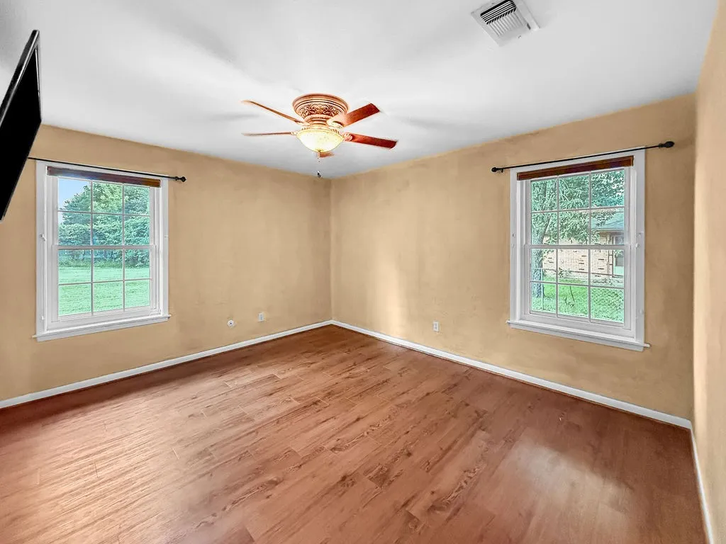 Single Family Residence For Sale in Wood County , 704 Marion Drive, Winnsboro, Texas 75494, 4 Bedroom, 2 Bathroom, 2 Garage spaces, 2,486 Sqft, built in 1970, mls#21333067, Real Estate Agent in Winnsboro, Homes For Sale in Wood county, Homes For Sale in Winnsboro, Realtor in Winnsboro Texas, Real Estate Brokerage Independent Realty Texas, Luminita Cordes Realtor