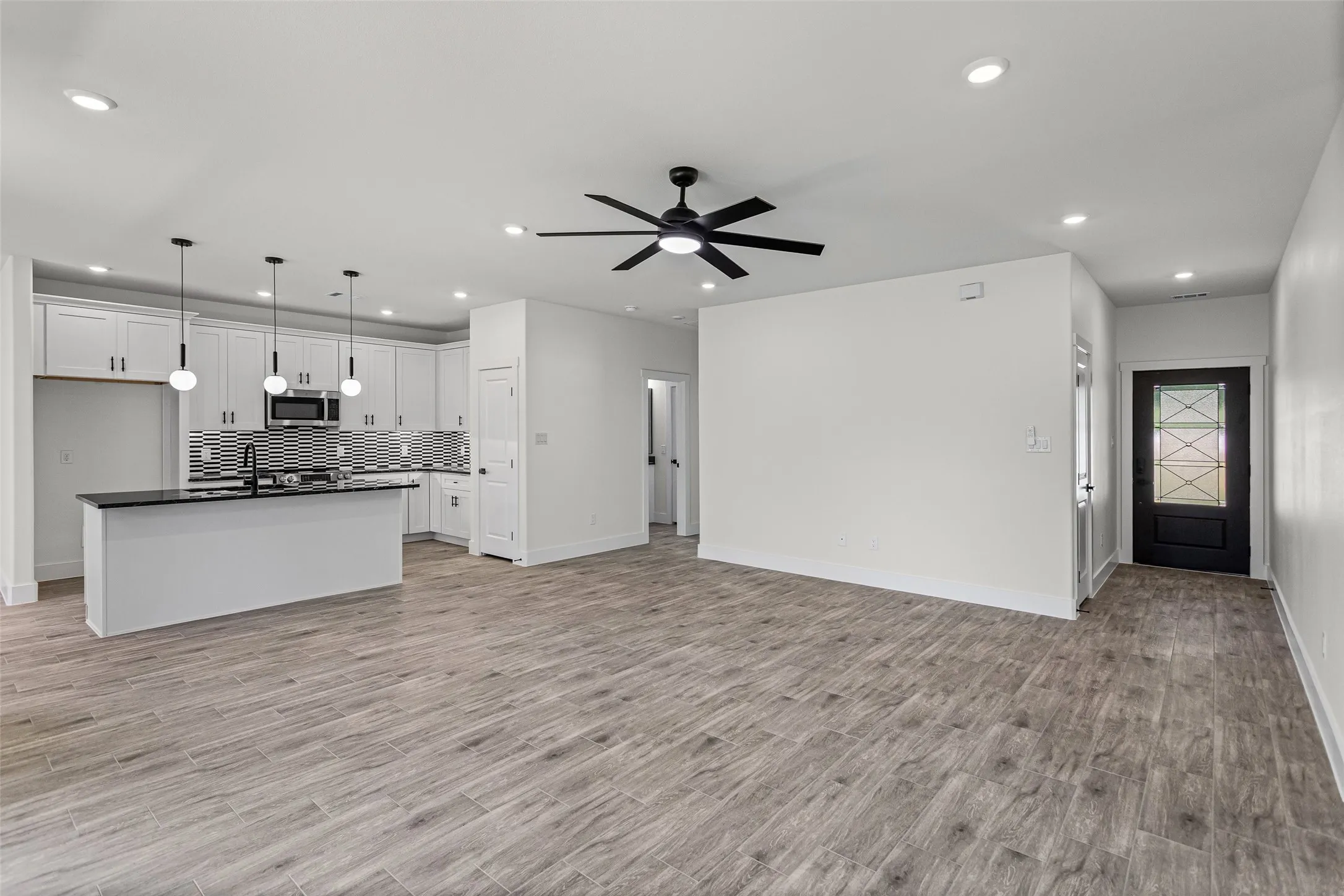 Single Family Residence For Sale in Hood County , 4711 Elizabeth Street, Granbury, Texas 76048, 4 Bedroom, 2 Bathroom, 2 Garage spaces, 1,693 Sqft, built in 2026, mls#21323053, Real Estate Agent in Granbury, Homes For Sale in Hood county, Homes For Sale in Granbury, Realtor in Granbury Texas, Real Estate Brokerage Independent Realty Texas, Luminita Cordes Realtor