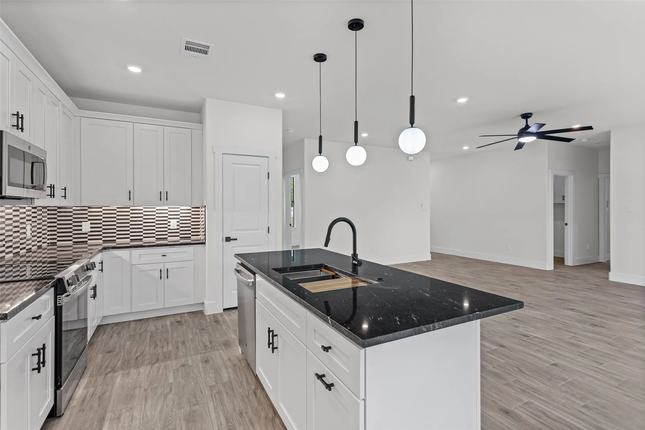 Single Family Residence For Sale in Hood County , 4711 Elizabeth Street, Granbury, Texas 76048, 4 Bedroom, 2 Bathroom, 2 Garage spaces, 1,693 Sqft, built in 2026, mls#21323053, Real Estate Agent in Granbury, Homes For Sale in Hood county, Homes For Sale in Granbury, Realtor in Granbury Texas, Real Estate Brokerage Independent Realty Texas, Luminita Cordes Realtor