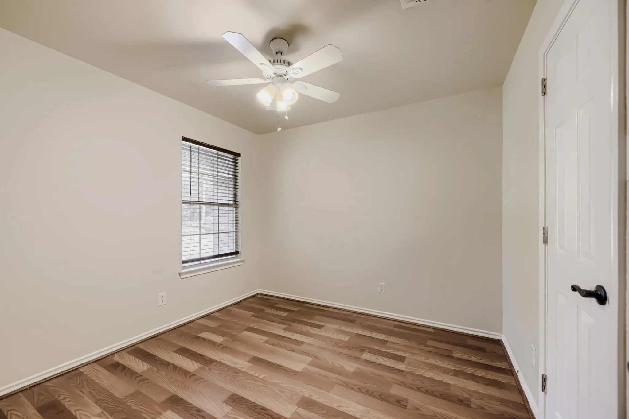 Single Family Residence For Sale in Parker County , 1004 Tremont Street, Weatherford, Texas 76086, 3 Bedroom, 2 Bathroom, 2 Garage spaces, 1,280 Sqft, built in 2000, mls#21325694, Real Estate Agent in Weatherford, Homes For Sale in Parker county, Homes For Sale in Weatherford, Realtor in Weatherford Texas, Real Estate Brokerage Independent Realty Texas, Luminita Cordes Realtor