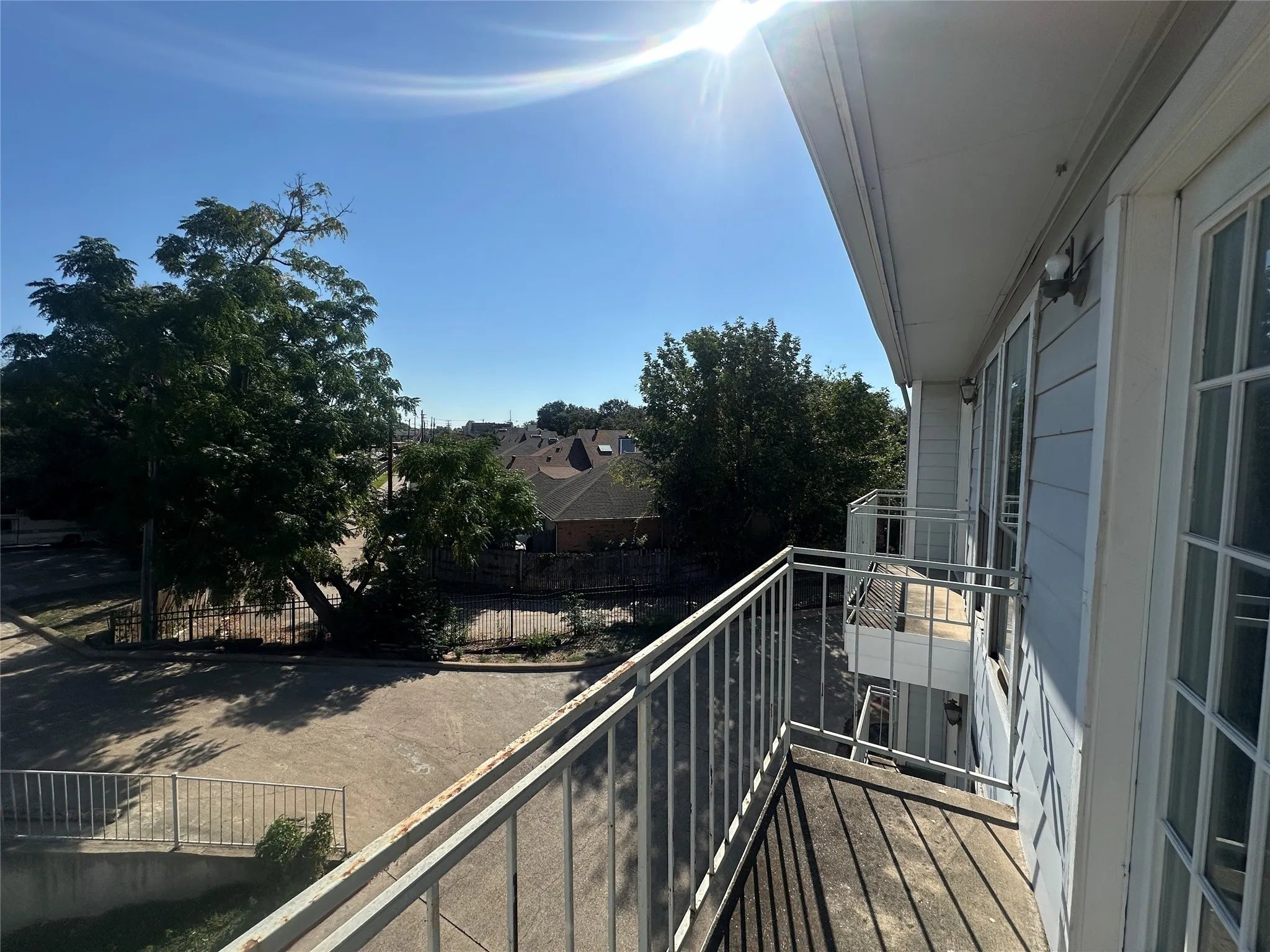 Townhouse For Rent in Dallas County , 9823 Summerwood Circle 1008, Dallas, Texas 75243, 2 Bedroom, 1 Bathroom, 1 Garage spaces, 974 Sqft, built in 1985, mls#21334575, Real Estate Agent in Dallas, Homes For Rent in Dallas county, Homes For Rent in Dallas, Realtor in Dallas Texas, Real Estate Brokerage Independent Realty Texas, Luminita Cordes Realtor