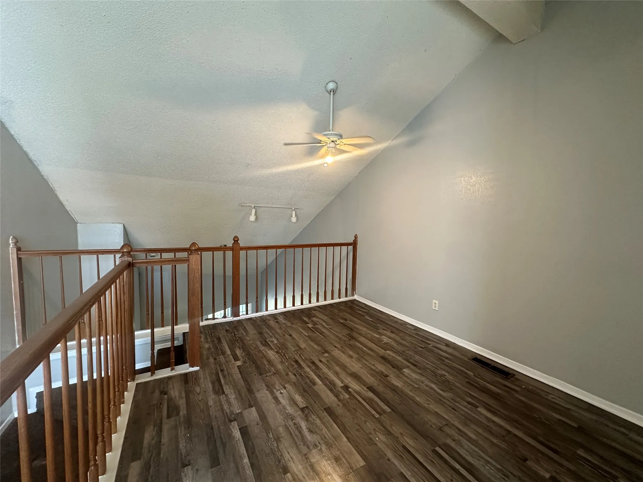 Townhouse For Rent in Dallas County , 9823 Summerwood Circle 1008, Dallas, Texas 75243, 2 Bedroom, 1 Bathroom, 1 Garage spaces, 974 Sqft, built in 1985, mls#21334575, Real Estate Agent in Dallas, Homes For Rent in Dallas county, Homes For Rent in Dallas, Realtor in Dallas Texas, Real Estate Brokerage Independent Realty Texas, Luminita Cordes Realtor