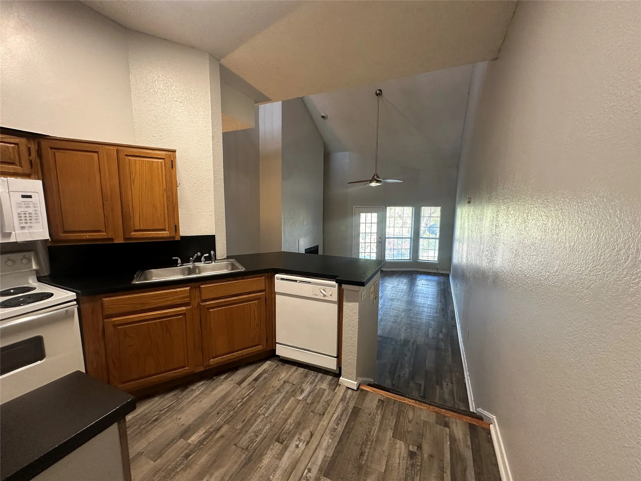 Townhouse For Rent in Dallas County , 9823 Summerwood Circle 1008, Dallas, Texas 75243, 2 Bedroom, 1 Bathroom, 1 Garage spaces, 974 Sqft, built in 1985, mls#21334575, Real Estate Agent in Dallas, Homes For Rent in Dallas county, Homes For Rent in Dallas, Realtor in Dallas Texas, Real Estate Brokerage Independent Realty Texas, Luminita Cordes Realtor