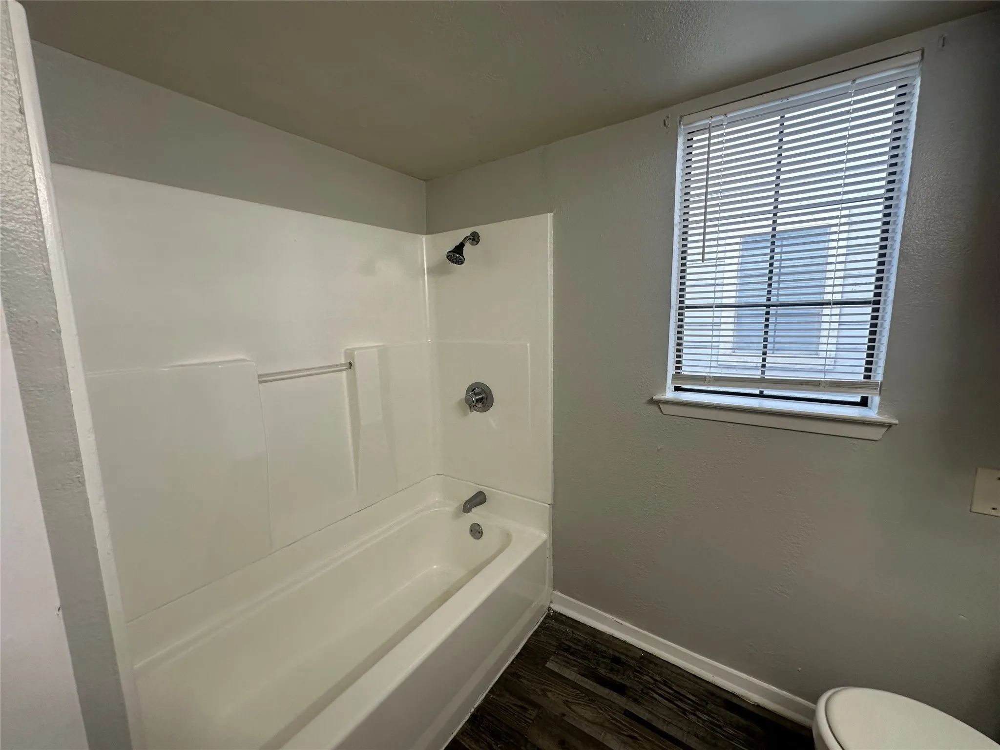 Townhouse For Rent in Dallas County , 9823 Summerwood Circle 1008, Dallas, Texas 75243, 2 Bedroom, 1 Bathroom, 1 Garage spaces, 974 Sqft, built in 1985, mls#21334575, Real Estate Agent in Dallas, Homes For Rent in Dallas county, Homes For Rent in Dallas, Realtor in Dallas Texas, Real Estate Brokerage Independent Realty Texas, Luminita Cordes Realtor
