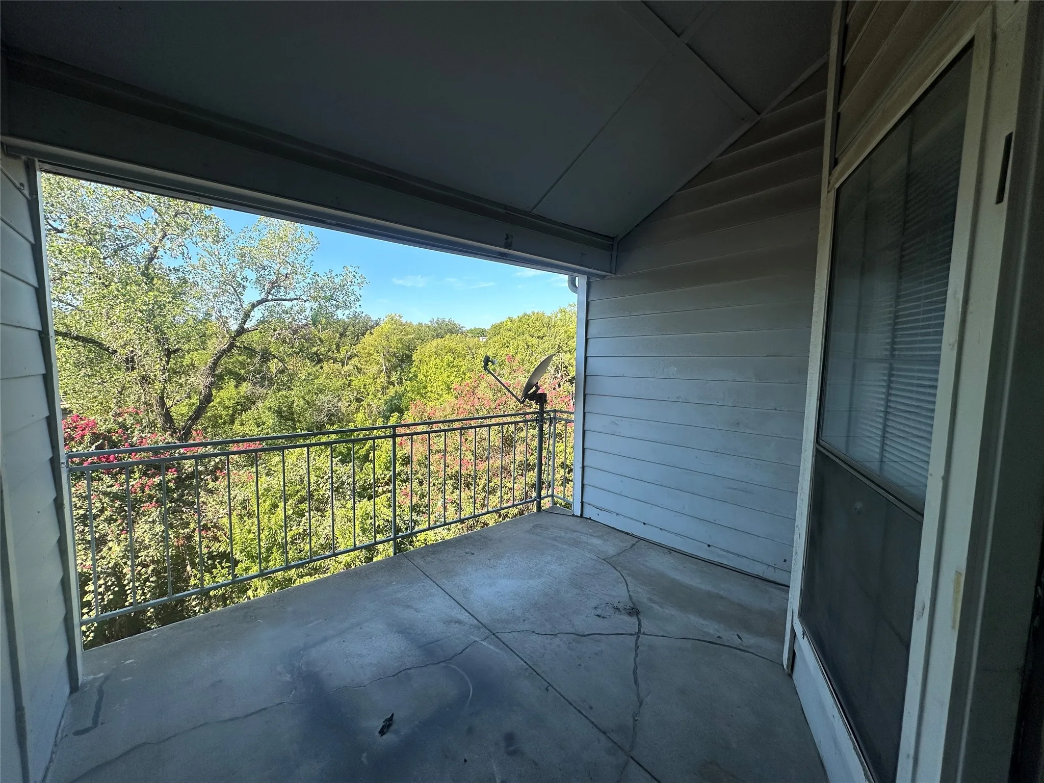 Townhouse For Rent in Dallas County , 9823 Summerwood Circle 1008, Dallas, Texas 75243, 2 Bedroom, 1 Bathroom, 1 Garage spaces, 974 Sqft, built in 1985, mls#21334575, Real Estate Agent in Dallas, Homes For Rent in Dallas county, Homes For Rent in Dallas, Realtor in Dallas Texas, Real Estate Brokerage Independent Realty Texas, Luminita Cordes Realtor
