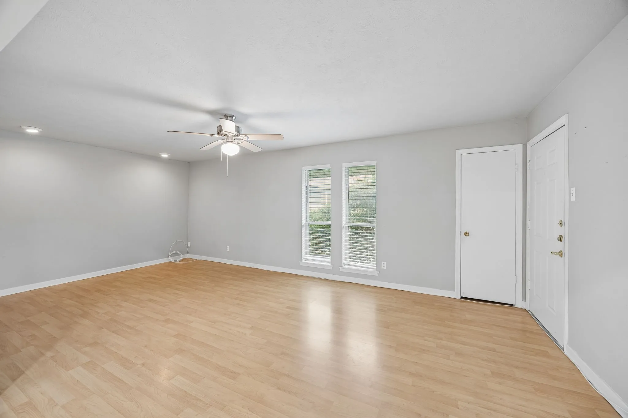 Condominium For Sale in Dallas County , 5082 Matilda Street 221, Dallas, Texas 75206, 2 Bedroom, 2 Bathroom, Garage spaces, 1,038 Sqft, built in 1969, mls#21333163, Real Estate Agent in Dallas, Homes For Sale in Dallas county, Homes For Sale in Dallas, Realtor in Dallas Texas, Real Estate Brokerage Independent Realty Texas, Luminita Cordes Realtor
