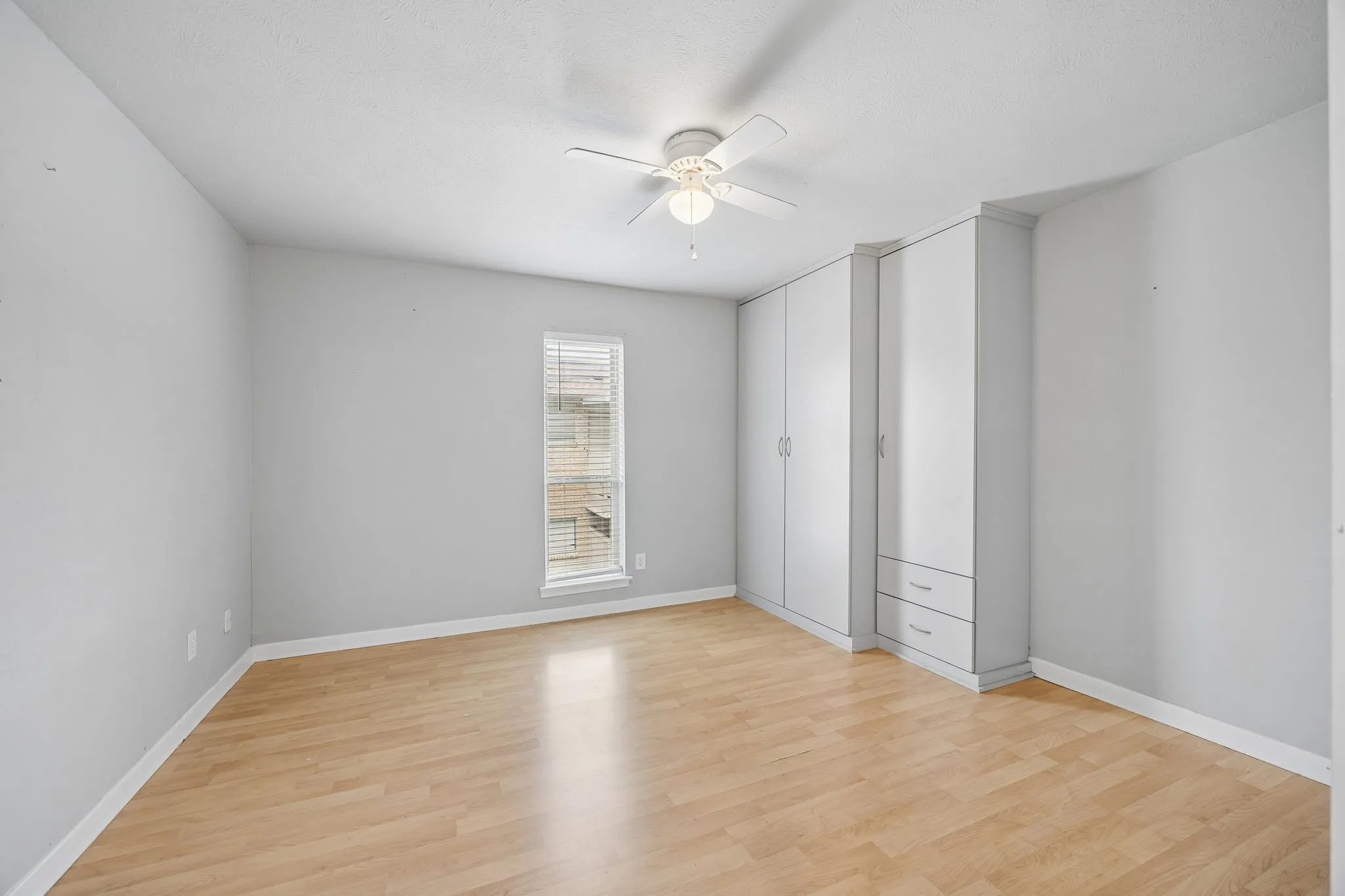Condominium For Sale in Dallas County , 5082 Matilda Street 221, Dallas, Texas 75206, 2 Bedroom, 2 Bathroom, Garage spaces, 1,038 Sqft, built in 1969, mls#21333163, Real Estate Agent in Dallas, Homes For Sale in Dallas county, Homes For Sale in Dallas, Realtor in Dallas Texas, Real Estate Brokerage Independent Realty Texas, Luminita Cordes Realtor