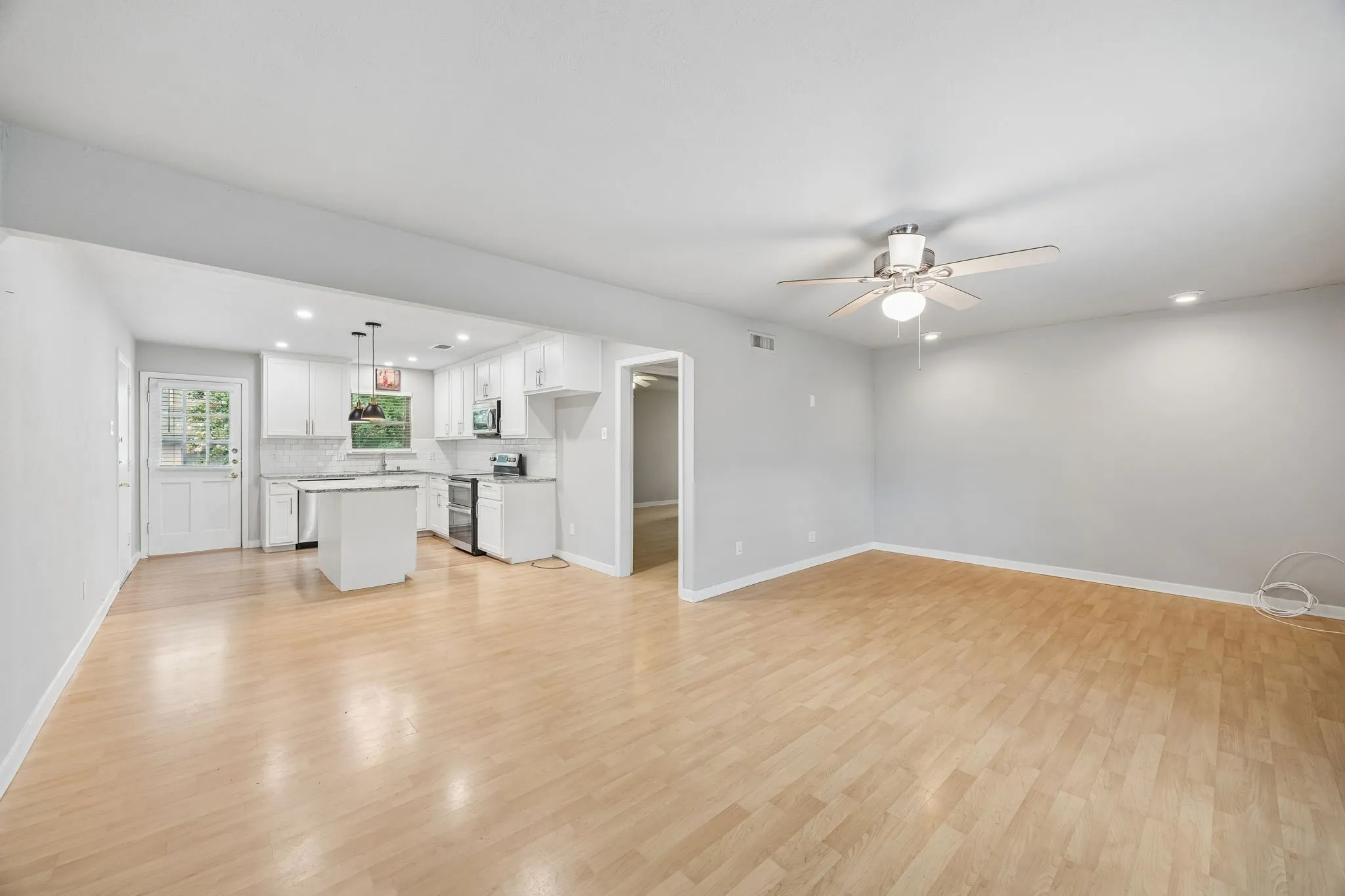 Condominium For Sale in Dallas County , 5082 Matilda Street 221, Dallas, Texas 75206, 2 Bedroom, 2 Bathroom, Garage spaces, 1,038 Sqft, built in 1969, mls#21333163, Real Estate Agent in Dallas, Homes For Sale in Dallas county, Homes For Sale in Dallas, Realtor in Dallas Texas, Real Estate Brokerage Independent Realty Texas, Luminita Cordes Realtor