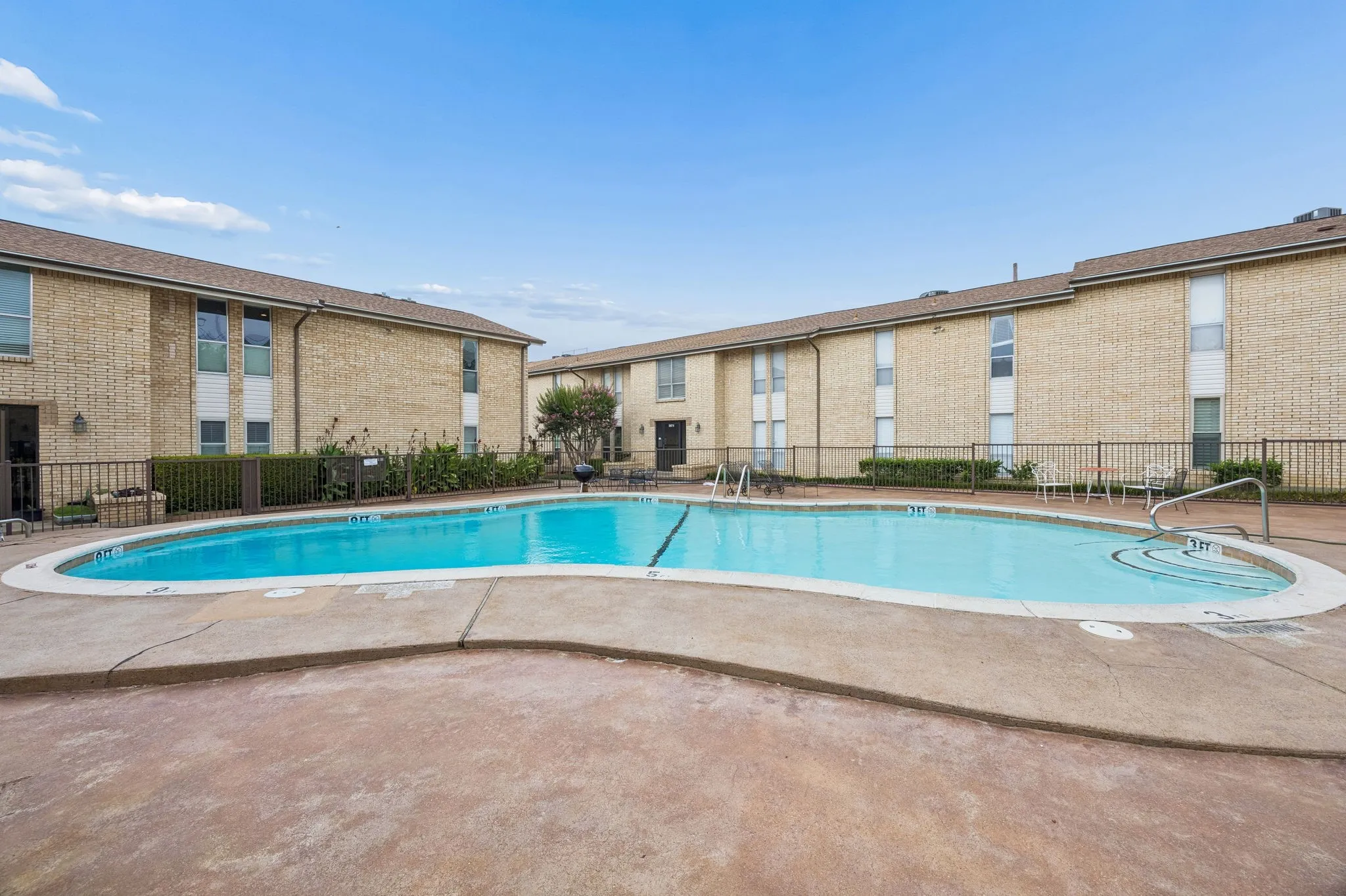 Condominium For Sale in Dallas County , 5082 Matilda Street 221, Dallas, Texas 75206, 2 Bedroom, 2 Bathroom, Garage spaces, 1,038 Sqft, built in 1969, mls#21333163, Real Estate Agent in Dallas, Homes For Sale in Dallas county, Homes For Sale in Dallas, Realtor in Dallas Texas, Real Estate Brokerage Independent Realty Texas, Luminita Cordes Realtor