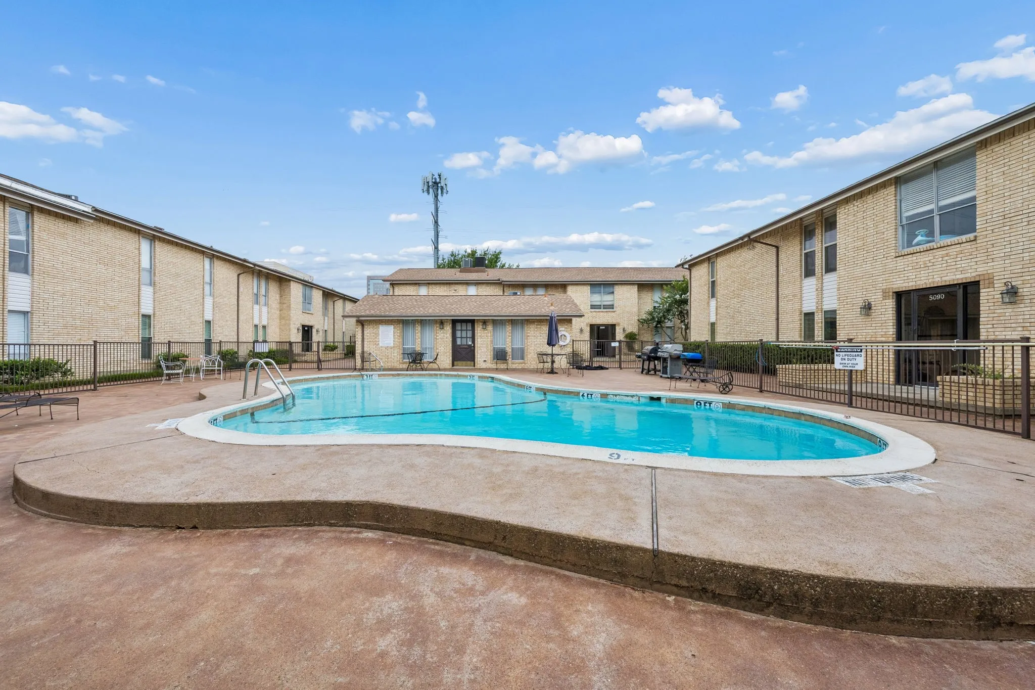 Condominium For Sale in Dallas County , 5082 Matilda Street 221, Dallas, Texas 75206, 2 Bedroom, 2 Bathroom, Garage spaces, 1,038 Sqft, built in 1969, mls#21333163, Real Estate Agent in Dallas, Homes For Sale in Dallas county, Homes For Sale in Dallas, Realtor in Dallas Texas, Real Estate Brokerage Independent Realty Texas, Luminita Cordes Realtor