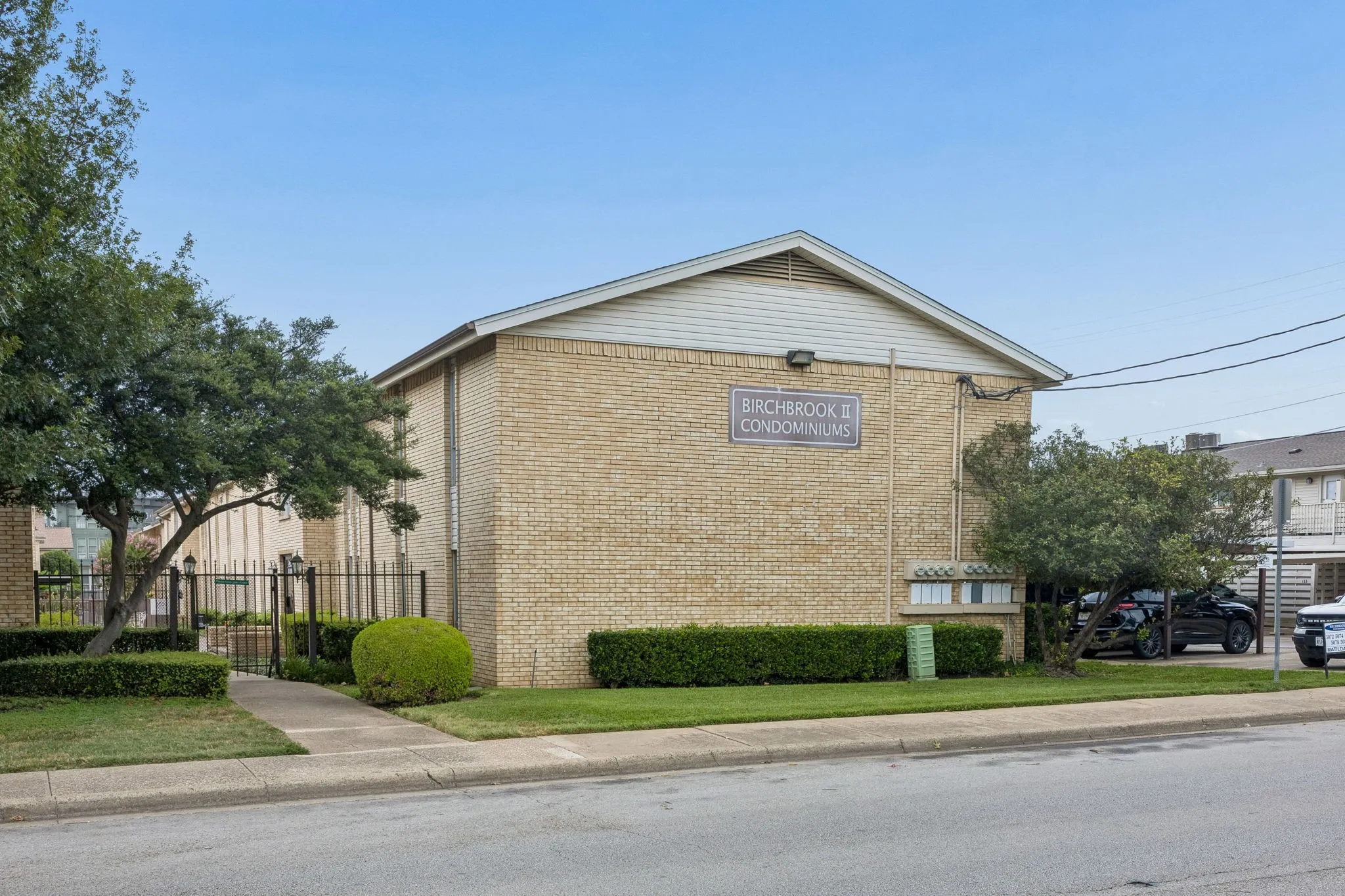 Condominium For Sale in Dallas County , 5082 Matilda Street 221, Dallas, Texas 75206, 2 Bedroom, 2 Bathroom, Garage spaces, 1,038 Sqft, built in 1969, mls#21333163, Real Estate Agent in Dallas, Homes For Sale in Dallas county, Homes For Sale in Dallas, Realtor in Dallas Texas, Real Estate Brokerage Independent Realty Texas, Luminita Cordes Realtor