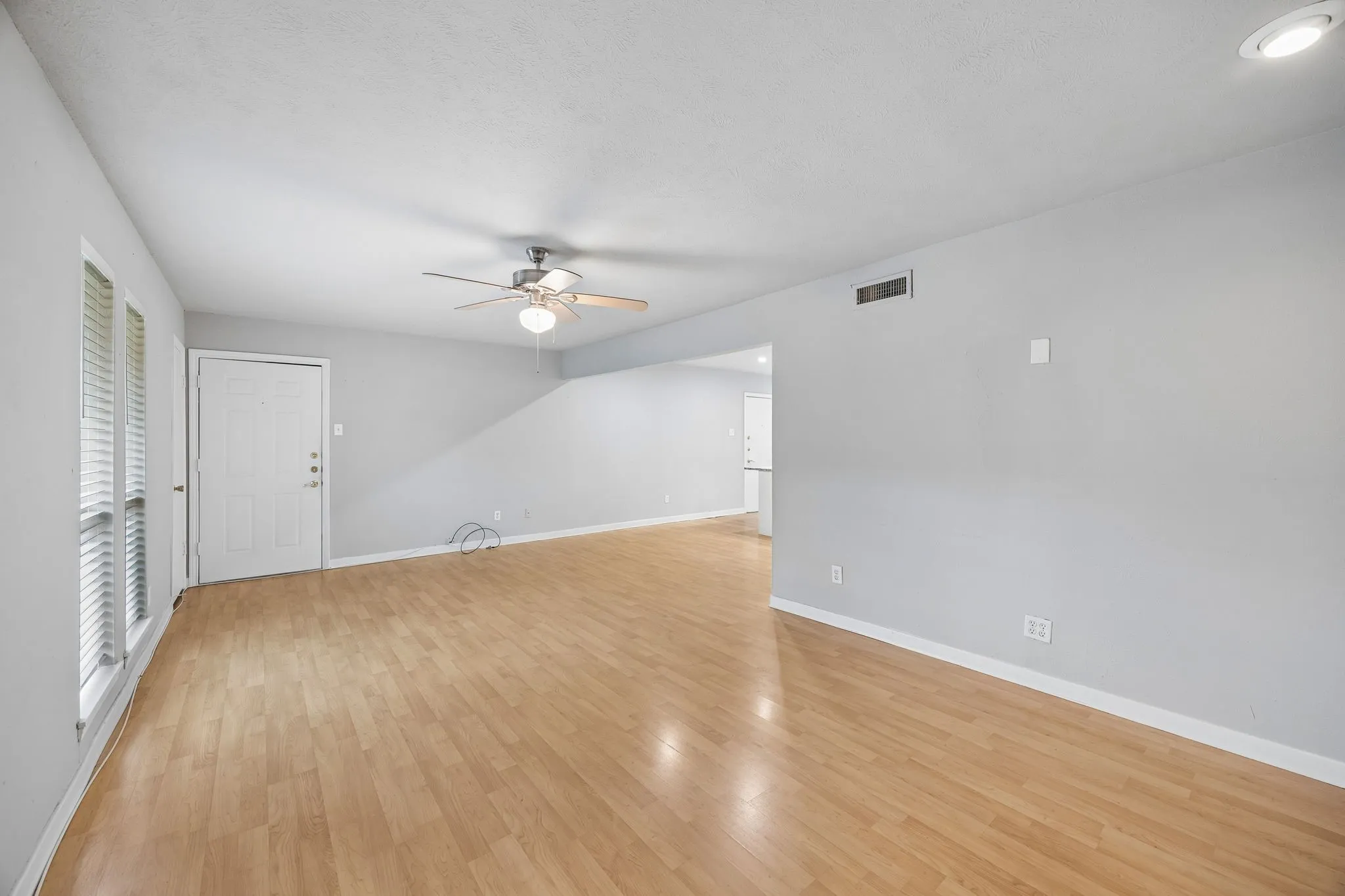 Condominium For Sale in Dallas County , 5082 Matilda Street 221, Dallas, Texas 75206, 2 Bedroom, 2 Bathroom, Garage spaces, 1,038 Sqft, built in 1969, mls#21333163, Real Estate Agent in Dallas, Homes For Sale in Dallas county, Homes For Sale in Dallas, Realtor in Dallas Texas, Real Estate Brokerage Independent Realty Texas, Luminita Cordes Realtor
