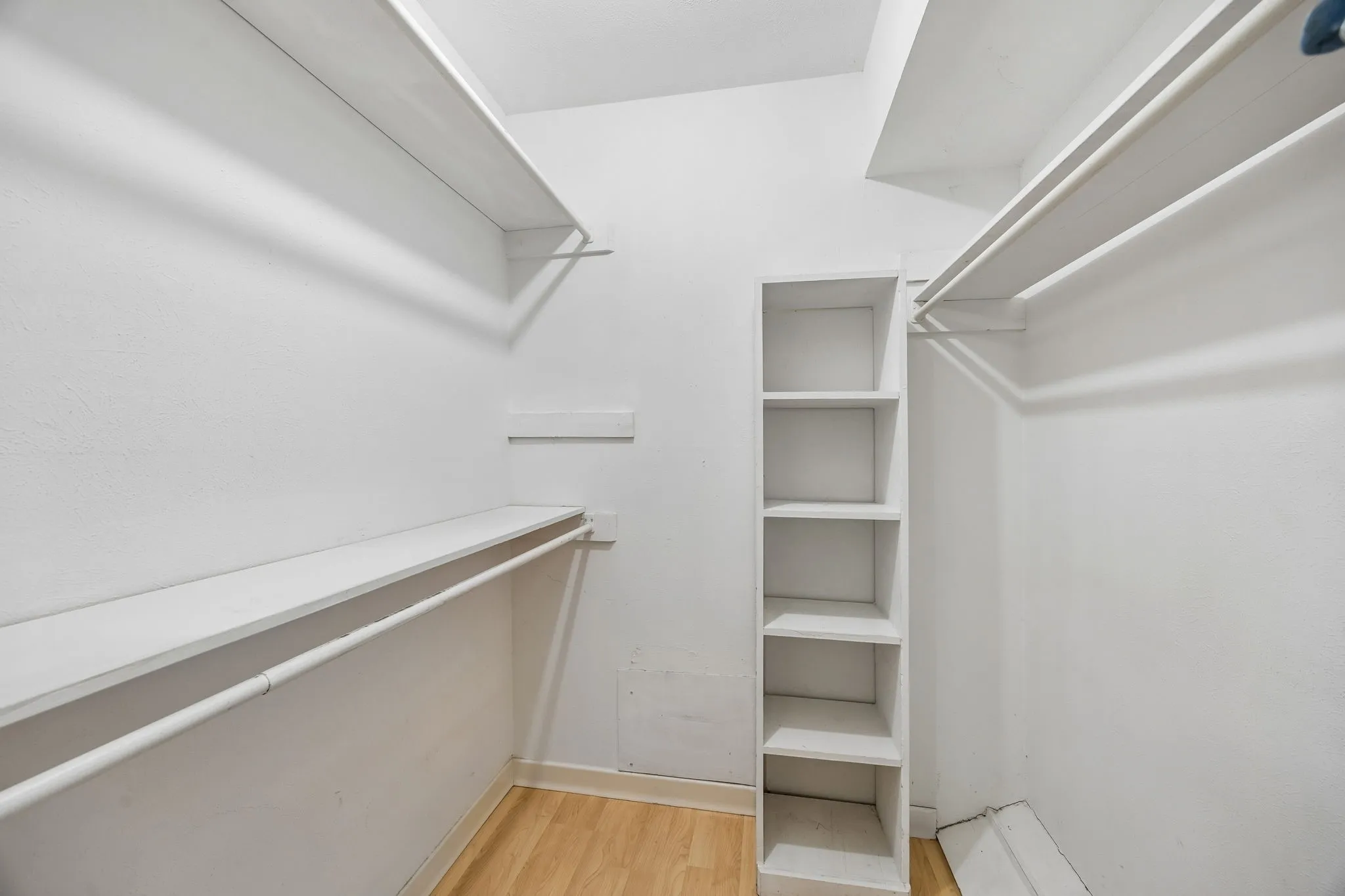 Condominium For Sale in Dallas County , 5082 Matilda Street 221, Dallas, Texas 75206, 2 Bedroom, 2 Bathroom, Garage spaces, 1,038 Sqft, built in 1969, mls#21333163, Real Estate Agent in Dallas, Homes For Sale in Dallas county, Homes For Sale in Dallas, Realtor in Dallas Texas, Real Estate Brokerage Independent Realty Texas, Luminita Cordes Realtor