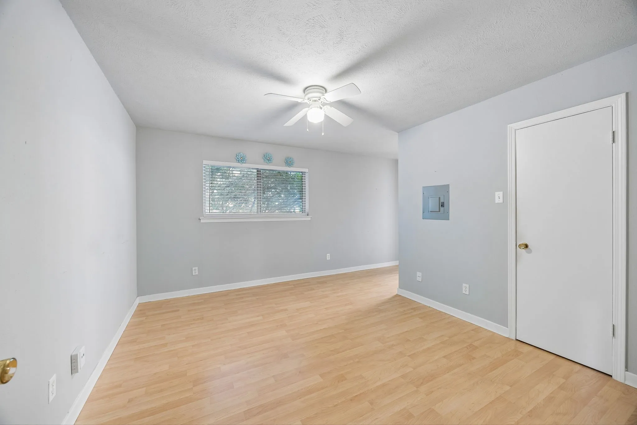 Condominium For Sale in Dallas County , 5082 Matilda Street 221, Dallas, Texas 75206, 2 Bedroom, 2 Bathroom, Garage spaces, 1,038 Sqft, built in 1969, mls#21333163, Real Estate Agent in Dallas, Homes For Sale in Dallas county, Homes For Sale in Dallas, Realtor in Dallas Texas, Real Estate Brokerage Independent Realty Texas, Luminita Cordes Realtor
