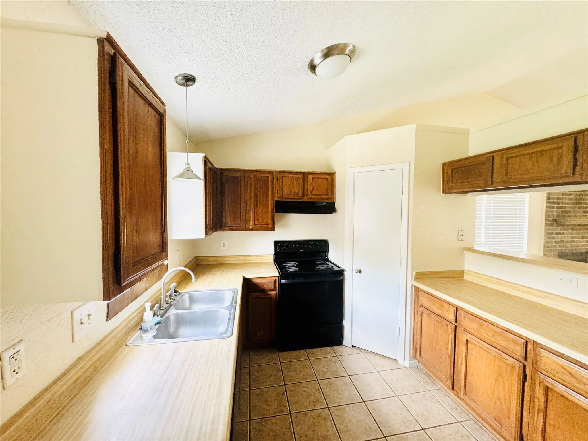 Duplex For Rent in Dallas County , 821 Denmark Drive, Mesquite, Texas 75149, 2 Bedroom, 2 Bathroom, Garage spaces, 1,075 Sqft, built in 1984, mls#21333229, Real Estate Agent in Mesquite, Homes For Rent in Dallas county, Homes For Rent in Mesquite, Realtor in Mesquite Texas, Real Estate Brokerage Independent Realty Texas, Luminita Cordes Realtor