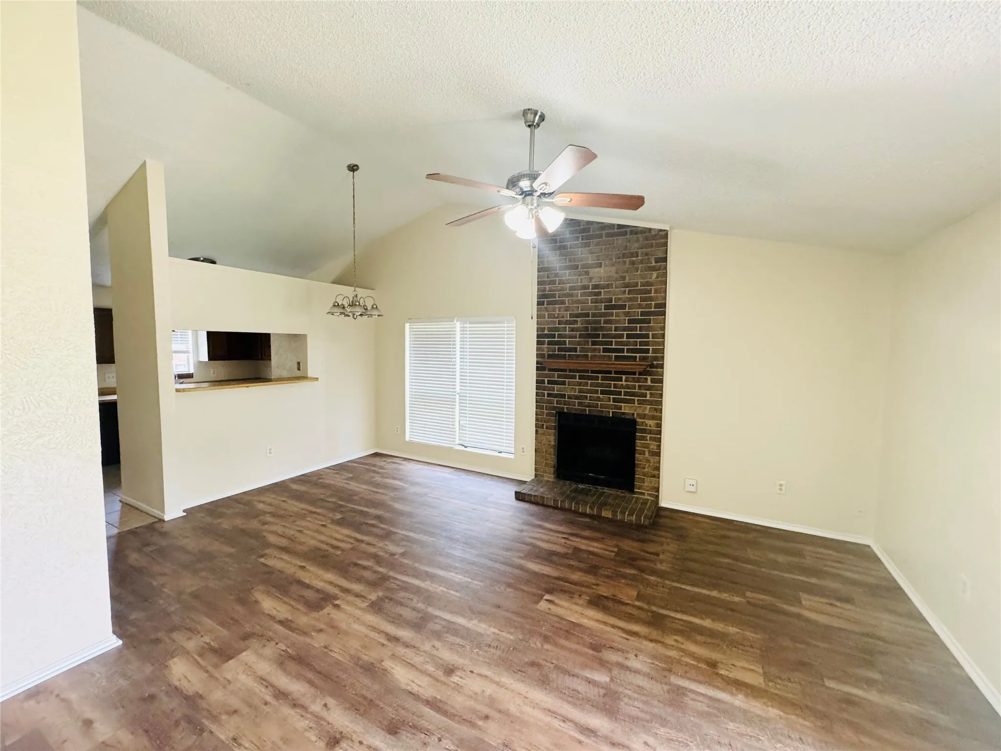 Duplex For Rent in Dallas County , 821 Denmark Drive, Mesquite, Texas 75149, 2 Bedroom, 2 Bathroom, Garage spaces, 1,075 Sqft, built in 1984, mls#21333229, Real Estate Agent in Mesquite, Homes For Rent in Dallas county, Homes For Rent in Mesquite, Realtor in Mesquite Texas, Real Estate Brokerage Independent Realty Texas, Luminita Cordes Realtor