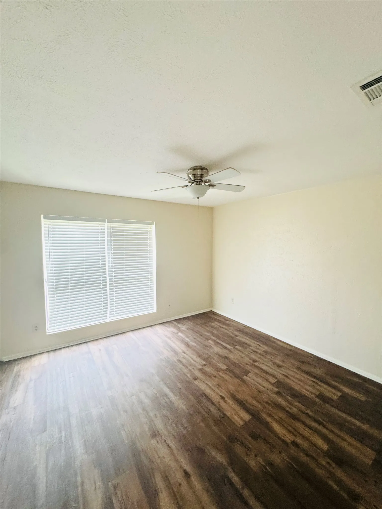 Duplex For Rent in Dallas County , 821 Denmark Drive, Mesquite, Texas 75149, 2 Bedroom, 2 Bathroom, Garage spaces, 1,075 Sqft, built in 1984, mls#21333229, Real Estate Agent in Mesquite, Homes For Rent in Dallas county, Homes For Rent in Mesquite, Realtor in Mesquite Texas, Real Estate Brokerage Independent Realty Texas, Luminita Cordes Realtor