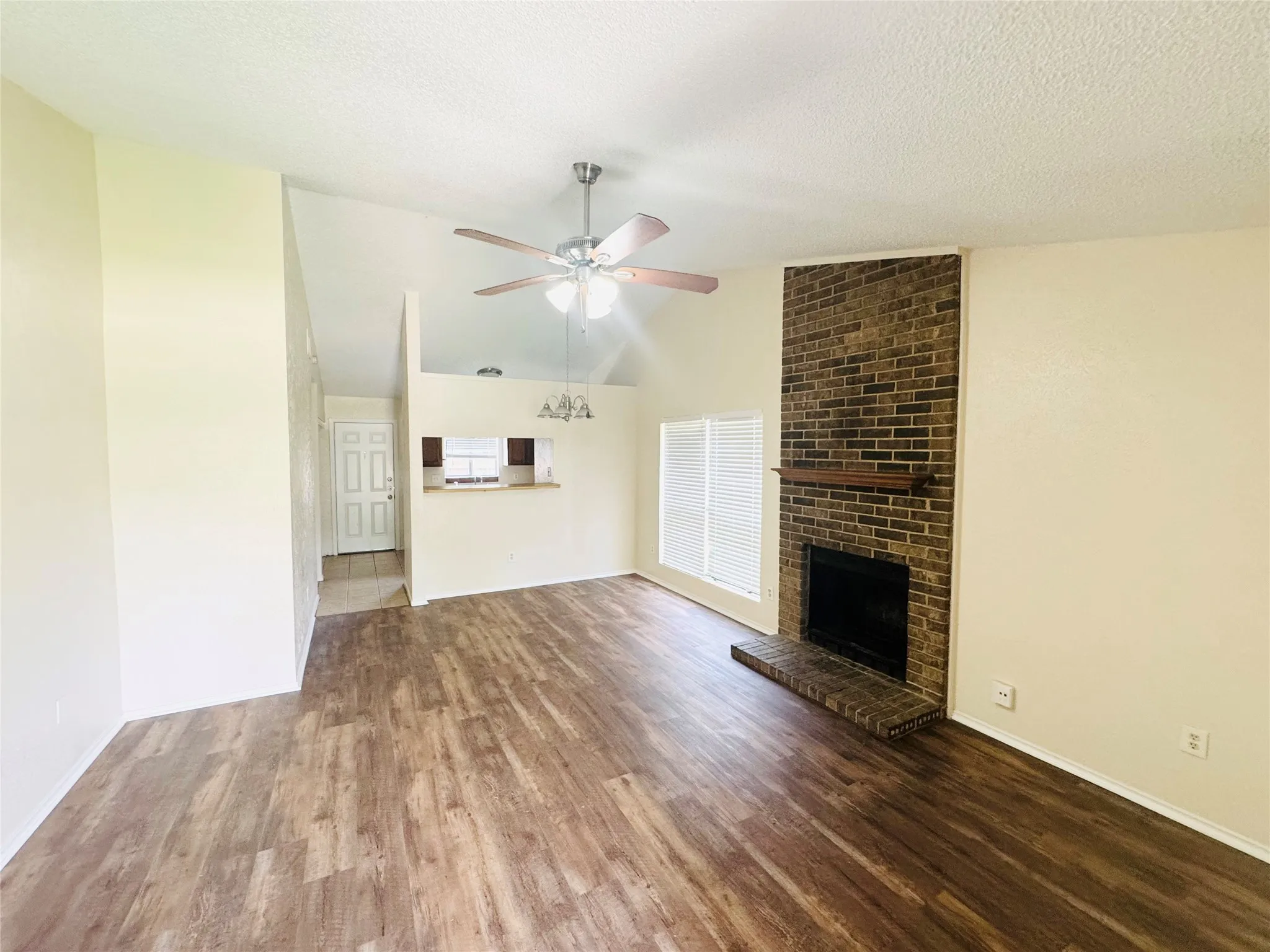 Duplex For Rent in Dallas County , 821 Denmark Drive, Mesquite, Texas 75149, 2 Bedroom, 2 Bathroom, Garage spaces, 1,075 Sqft, built in 1984, mls#21333229, Real Estate Agent in Mesquite, Homes For Rent in Dallas county, Homes For Rent in Mesquite, Realtor in Mesquite Texas, Real Estate Brokerage Independent Realty Texas, Luminita Cordes Realtor