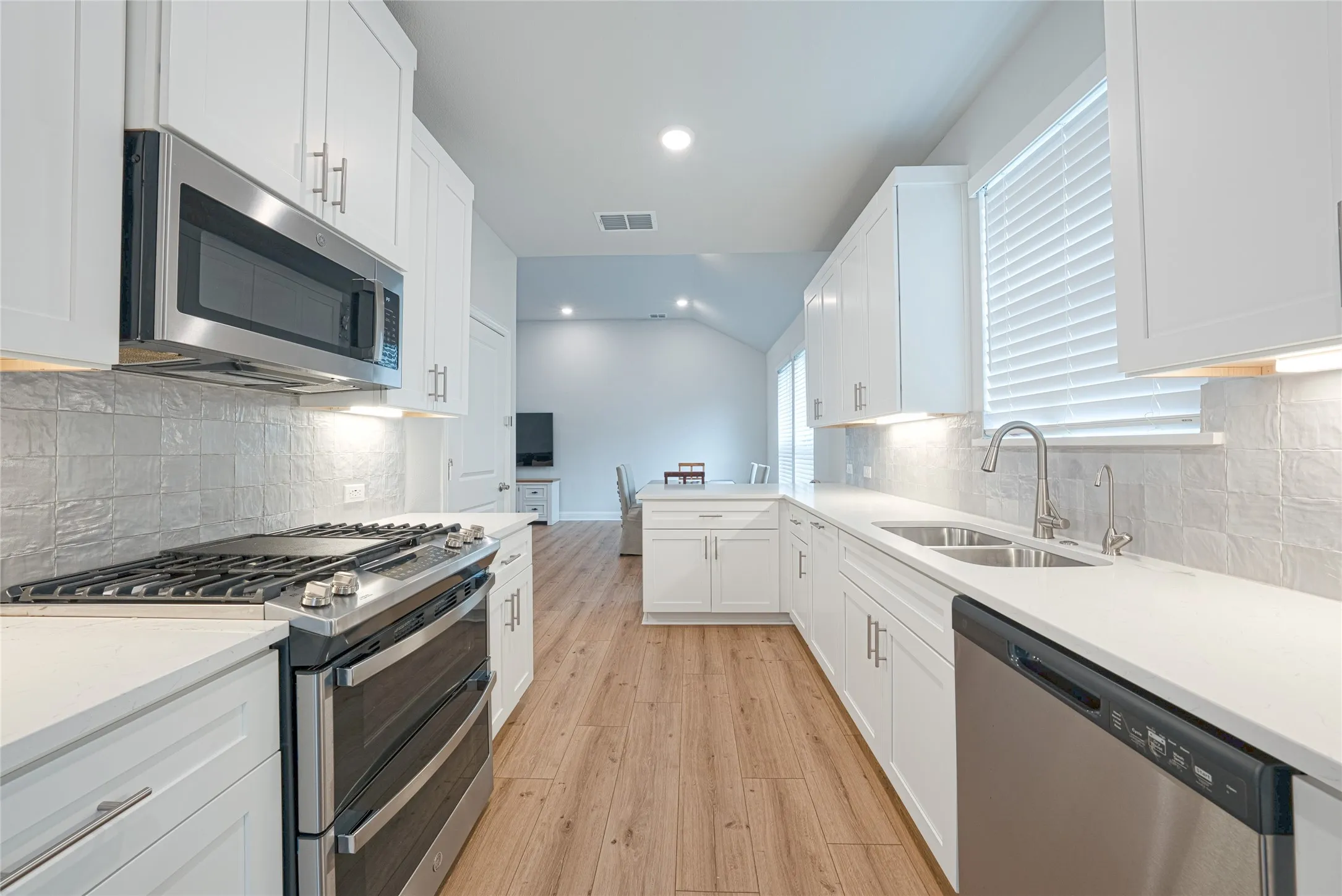Single Family Residence For Rent in Collin County , 11439 Chepstow Crescent Court, Frisco, Texas 75035, 4 Bedroom, 3 Bathroom, 2 Garage spaces, 2,069 Sqft, built in 2023, mls#21321676, Real Estate Agent in Frisco, Homes For Rent in Collin county, Homes For Rent in Frisco, Realtor in Frisco Texas, Real Estate Brokerage Independent Realty Texas, Luminita Cordes Realtor