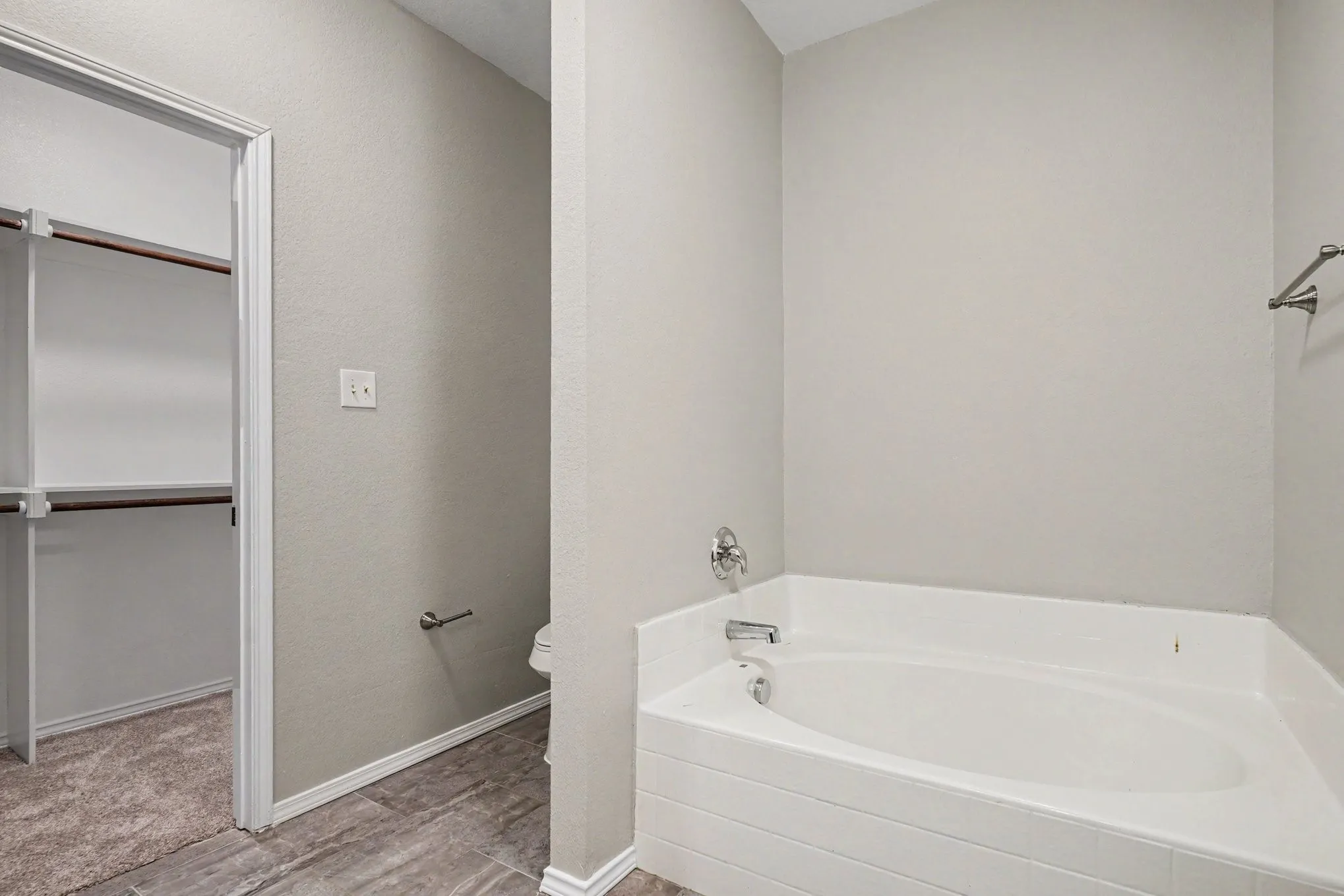 Single Family Residence For Sale in Tarrant County , 8512 Cumberland Gap Drive, Fort Worth, Texas 76244, 3 Bedroom, 2 Bathroom, 2 Garage spaces, 1,679 Sqft, built in 2010, mls#21334135, Real Estate Agent in Fort Worth, Homes For Sale in Tarrant county, Homes For Sale in Fort Worth, Realtor in Fort Worth Texas, Real Estate Brokerage Independent Realty Texas, Luminita Cordes Realtor