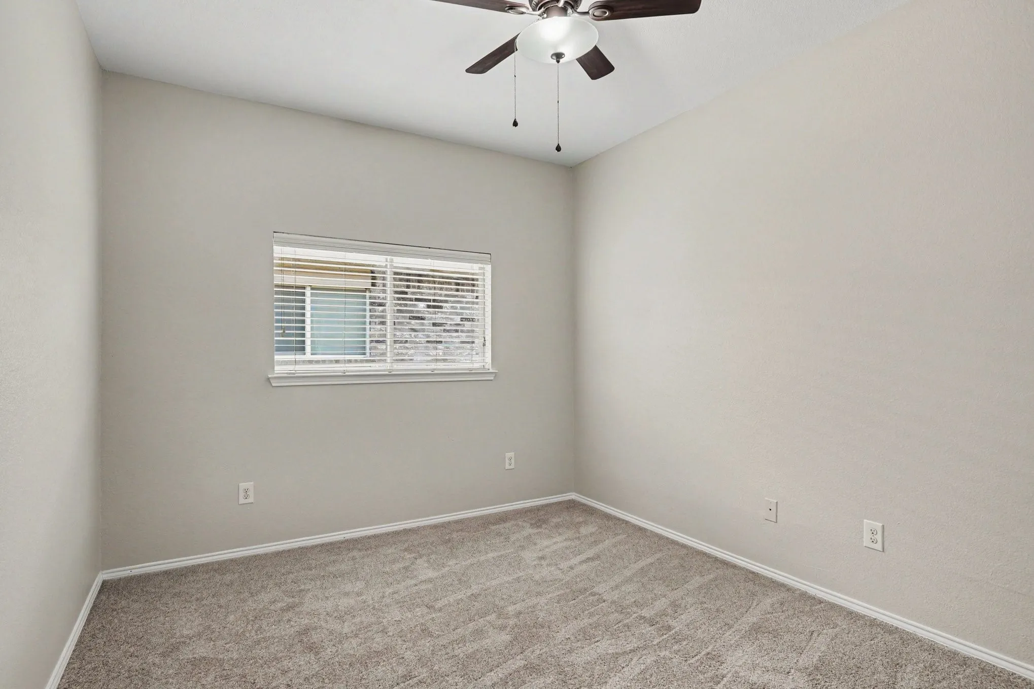 Single Family Residence For Sale in Tarrant County , 8512 Cumberland Gap Drive, Fort Worth, Texas 76244, 3 Bedroom, 2 Bathroom, 2 Garage spaces, 1,679 Sqft, built in 2010, mls#21334135, Real Estate Agent in Fort Worth, Homes For Sale in Tarrant county, Homes For Sale in Fort Worth, Realtor in Fort Worth Texas, Real Estate Brokerage Independent Realty Texas, Luminita Cordes Realtor