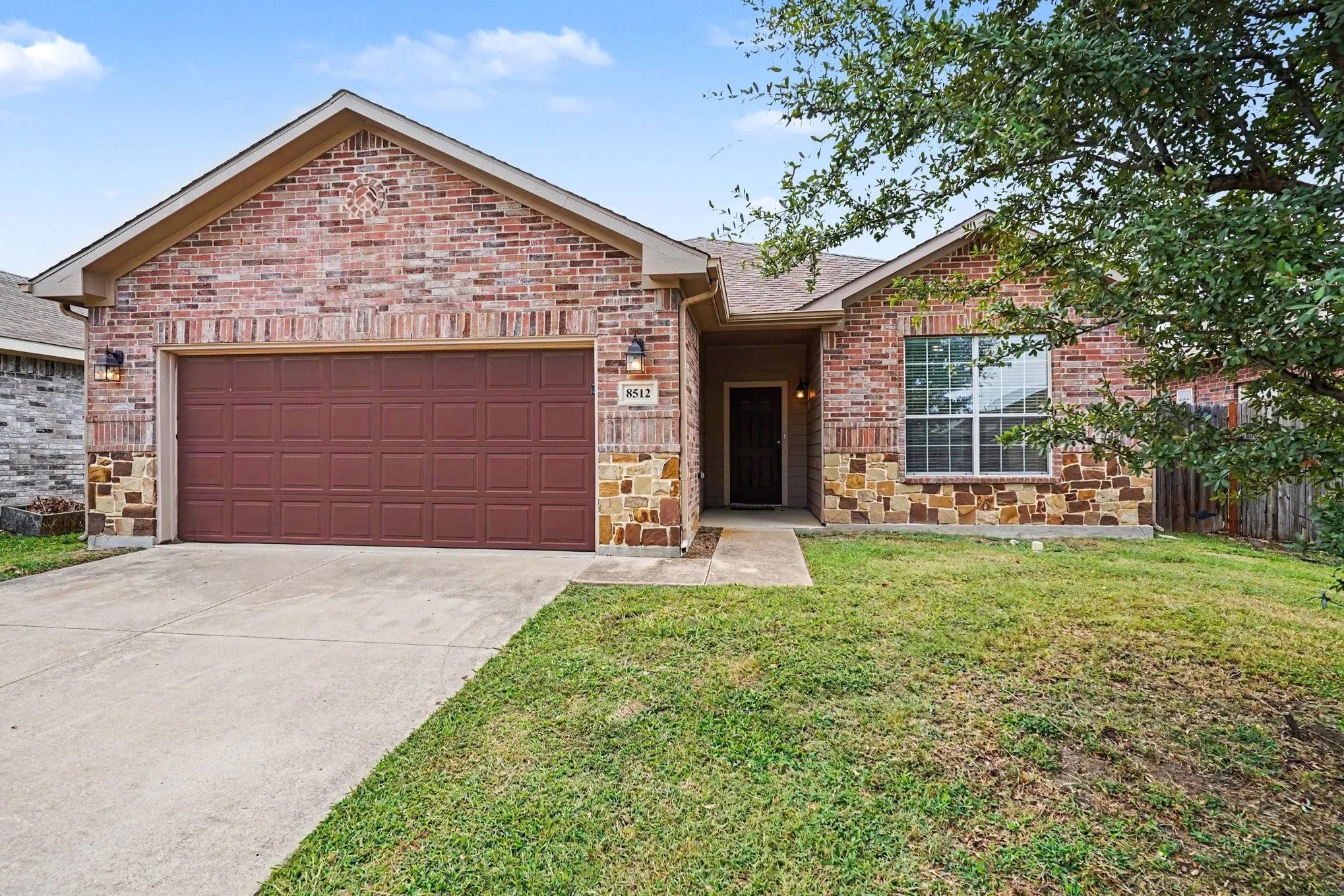 Single Family Residence For Sale in Tarrant County , 8512 Cumberland Gap Drive, Fort Worth, Texas 76244, 3 Bedroom, 2 Bathroom, 2 Garage spaces, 1,679 Sqft, built in 2010, mls#21334135, Real Estate Agent in Fort Worth, Homes For Sale in Tarrant county, Homes For Sale in Fort Worth, Realtor in Fort Worth Texas, Real Estate Brokerage Independent Realty Texas, Luminita Cordes Realtor