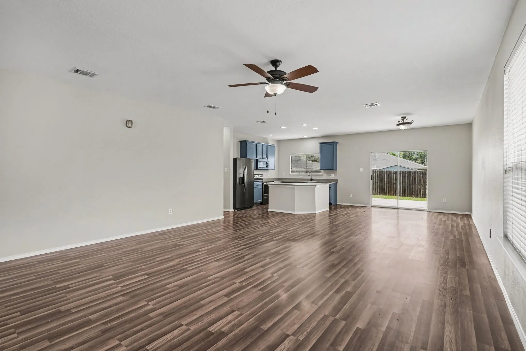 Single Family Residence For Sale in Tarrant County , 8512 Cumberland Gap Drive, Fort Worth, Texas 76244, 3 Bedroom, 2 Bathroom, 2 Garage spaces, 1,679 Sqft, built in 2010, mls#21334135, Real Estate Agent in Fort Worth, Homes For Sale in Tarrant county, Homes For Sale in Fort Worth, Realtor in Fort Worth Texas, Real Estate Brokerage Independent Realty Texas, Luminita Cordes Realtor