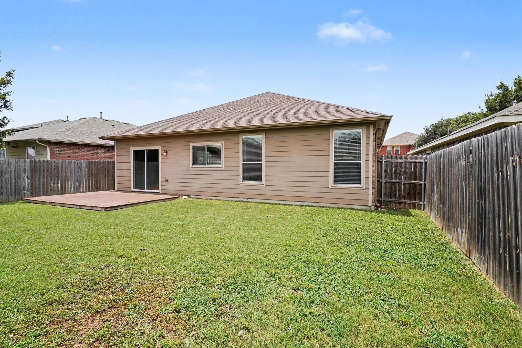 Single Family Residence For Sale in Tarrant County , 8512 Cumberland Gap Drive, Fort Worth, Texas 76244, 3 Bedroom, 2 Bathroom, 2 Garage spaces, 1,679 Sqft, built in 2010, mls#21334135, Real Estate Agent in Fort Worth, Homes For Sale in Tarrant county, Homes For Sale in Fort Worth, Realtor in Fort Worth Texas, Real Estate Brokerage Independent Realty Texas, Luminita Cordes Realtor