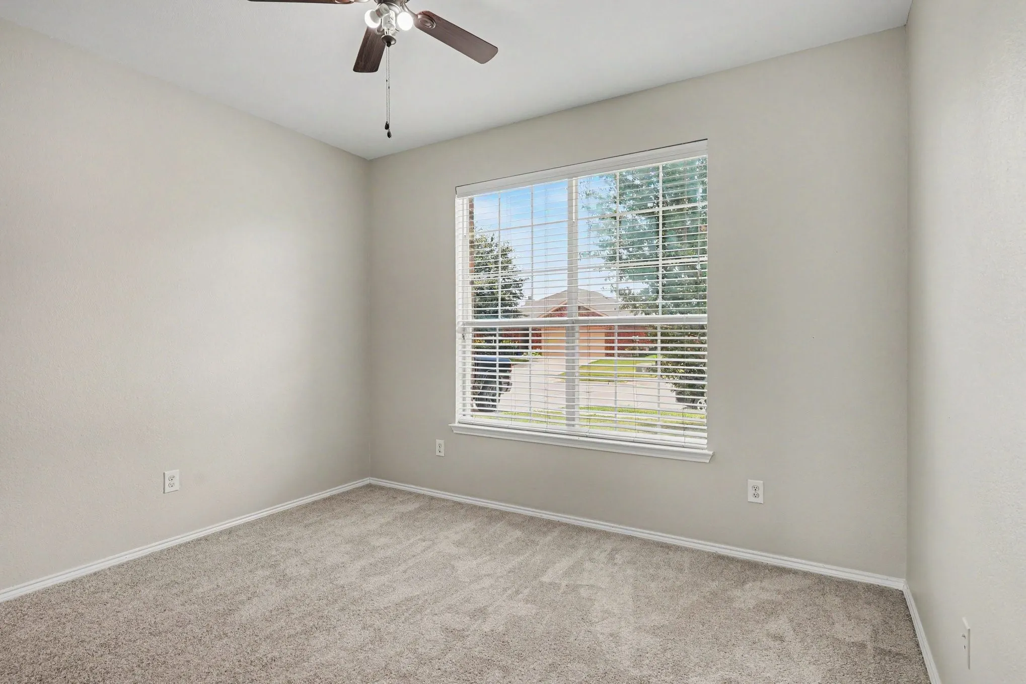 Single Family Residence For Sale in Tarrant County , 8512 Cumberland Gap Drive, Fort Worth, Texas 76244, 3 Bedroom, 2 Bathroom, 2 Garage spaces, 1,679 Sqft, built in 2010, mls#21334135, Real Estate Agent in Fort Worth, Homes For Sale in Tarrant county, Homes For Sale in Fort Worth, Realtor in Fort Worth Texas, Real Estate Brokerage Independent Realty Texas, Luminita Cordes Realtor