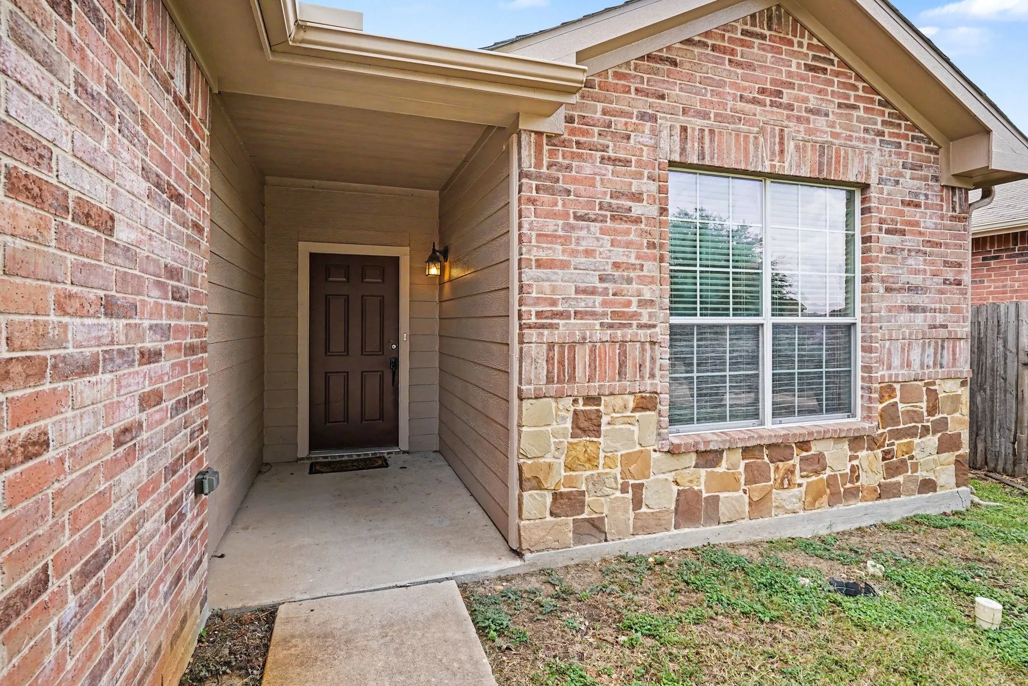 Single Family Residence For Sale in Tarrant County , 8512 Cumberland Gap Drive, Fort Worth, Texas 76244, 3 Bedroom, 2 Bathroom, 2 Garage spaces, 1,679 Sqft, built in 2010, mls#21334135, Real Estate Agent in Fort Worth, Homes For Sale in Tarrant county, Homes For Sale in Fort Worth, Realtor in Fort Worth Texas, Real Estate Brokerage Independent Realty Texas, Luminita Cordes Realtor