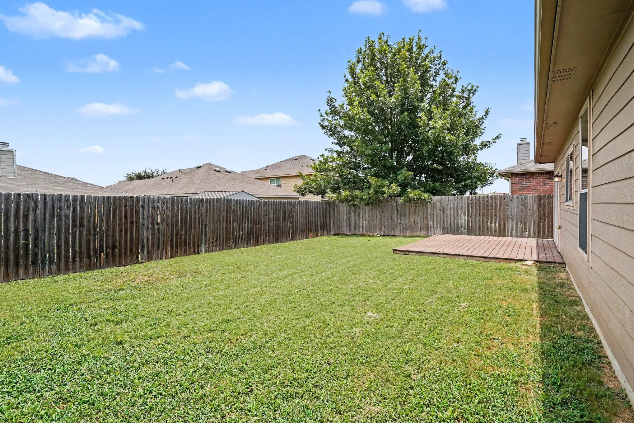 Single Family Residence For Sale in Tarrant County , 8512 Cumberland Gap Drive, Fort Worth, Texas 76244, 3 Bedroom, 2 Bathroom, 2 Garage spaces, 1,679 Sqft, built in 2010, mls#21334135, Real Estate Agent in Fort Worth, Homes For Sale in Tarrant county, Homes For Sale in Fort Worth, Realtor in Fort Worth Texas, Real Estate Brokerage Independent Realty Texas, Luminita Cordes Realtor