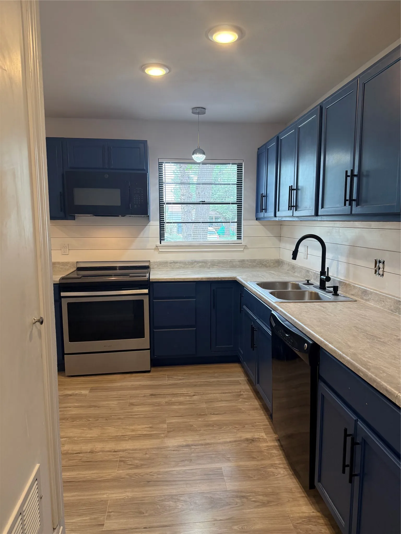 Single Family Residence For Sale in Taylor County , 5143 Durango Drive, Abilene, Texas 79605, 3 Bedroom, 2 Bathroom, Garage spaces, 1,182 Sqft, built in 1958, mls#21310771, Real Estate Agent in Abilene, Homes For Sale in Taylor county, Homes For Sale in Abilene, Realtor in Abilene Texas, Real Estate Brokerage Independent Realty Texas, Luminita Cordes Realtor