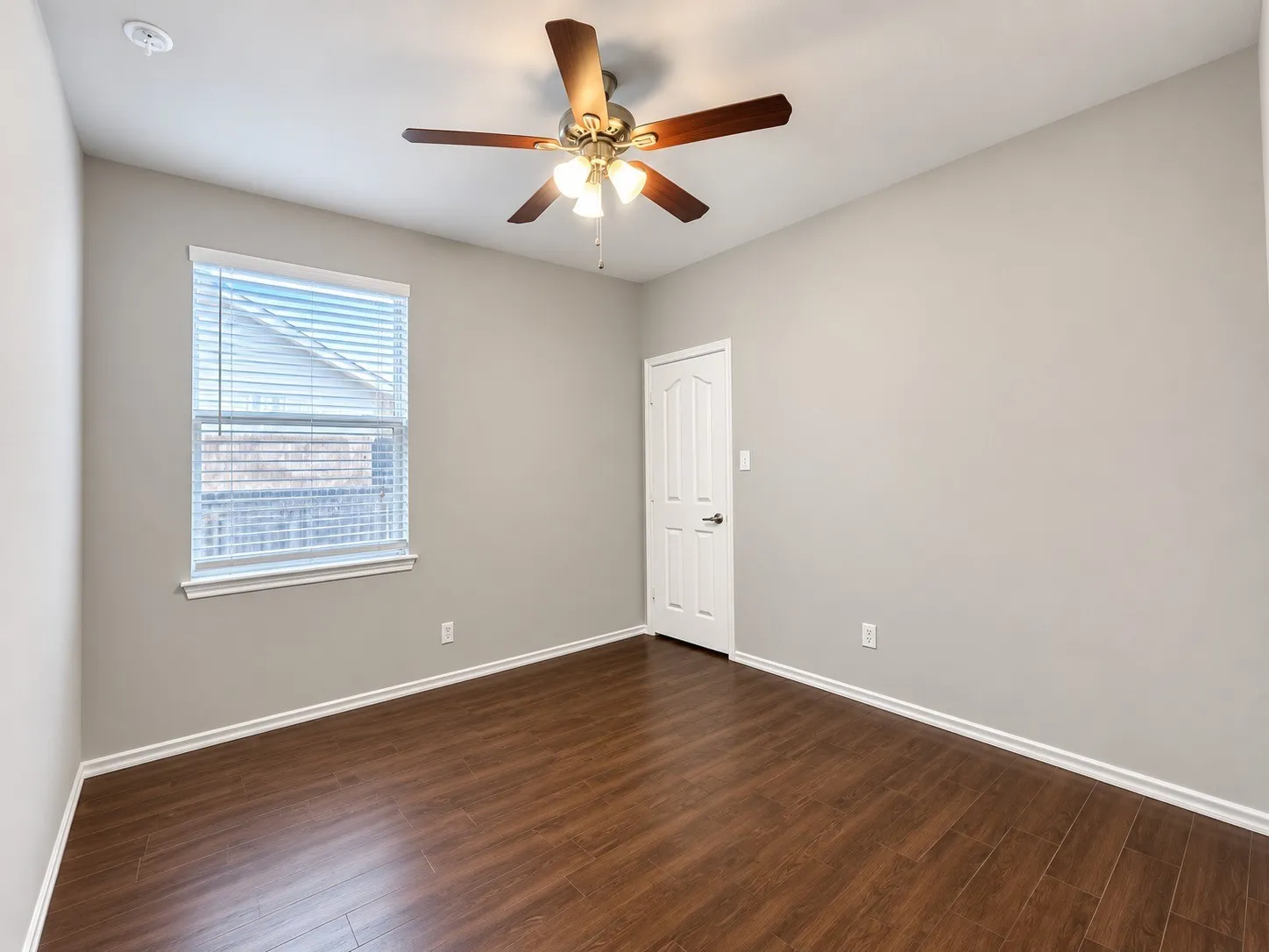 Single Family Residence For Rent in Tarrant County , 10973 Hawks Landing Road, Fort Worth, Texas 76052, 3 Bedroom, 2 Bathroom, 2 Garage spaces, 1,483 Sqft, built in 2006, mls#21334593, Real Estate Agent in Fort Worth, Homes For Rent in Tarrant county, Homes For Rent in Fort Worth, Realtor in Fort Worth Texas, Real Estate Brokerage Independent Realty Texas, Luminita Cordes Realtor
