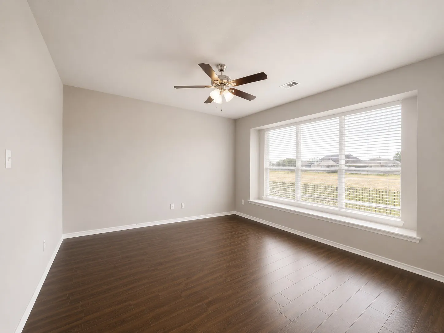 Single Family Residence For Rent in Tarrant County , 10973 Hawks Landing Road, Fort Worth, Texas 76052, 3 Bedroom, 2 Bathroom, 2 Garage spaces, 1,483 Sqft, built in 2006, mls#21334593, Real Estate Agent in Fort Worth, Homes For Rent in Tarrant county, Homes For Rent in Fort Worth, Realtor in Fort Worth Texas, Real Estate Brokerage Independent Realty Texas, Luminita Cordes Realtor