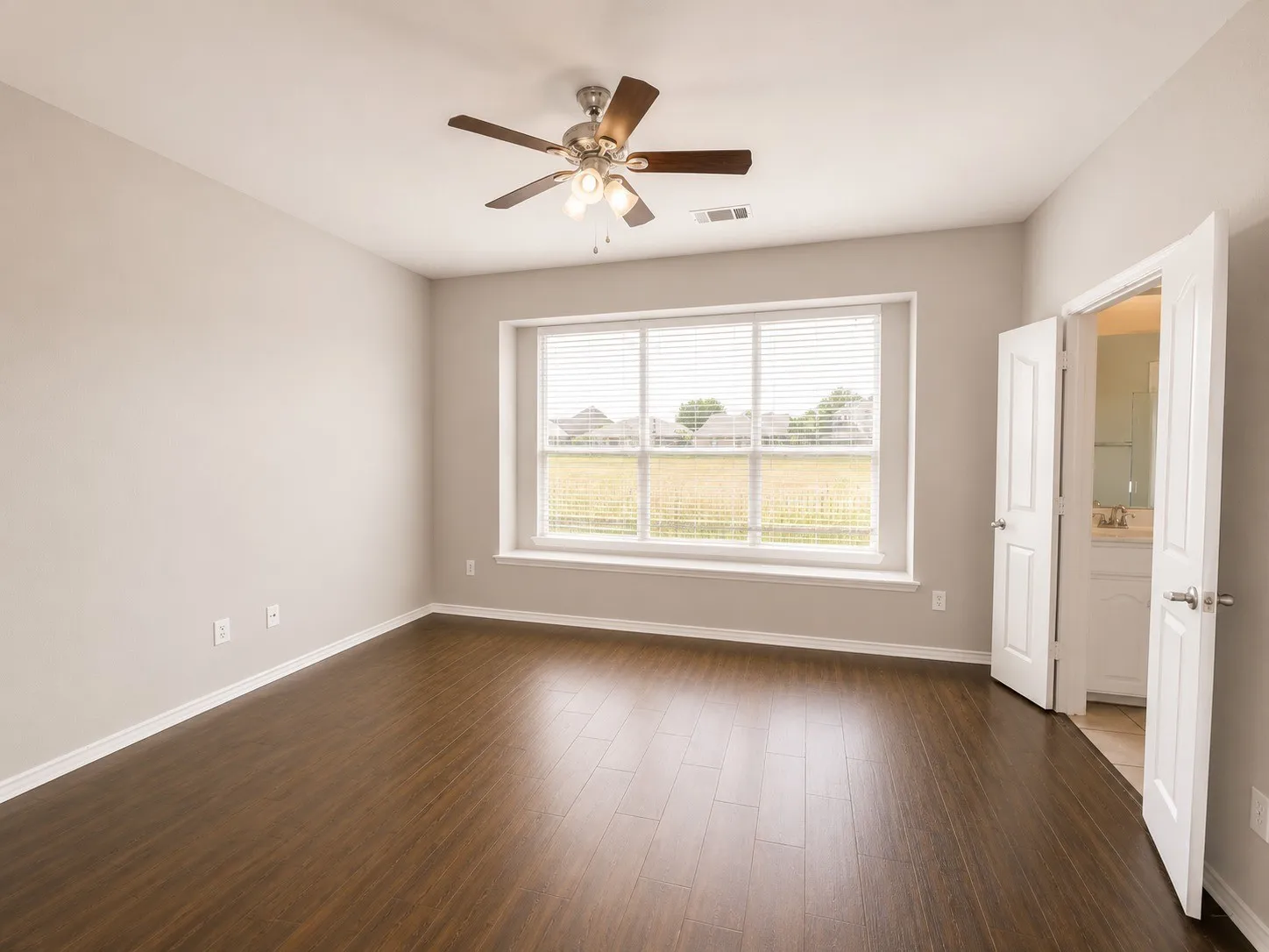 Single Family Residence For Rent in Tarrant County , 10973 Hawks Landing Road, Fort Worth, Texas 76052, 3 Bedroom, 2 Bathroom, 2 Garage spaces, 1,483 Sqft, built in 2006, mls#21334593, Real Estate Agent in Fort Worth, Homes For Rent in Tarrant county, Homes For Rent in Fort Worth, Realtor in Fort Worth Texas, Real Estate Brokerage Independent Realty Texas, Luminita Cordes Realtor