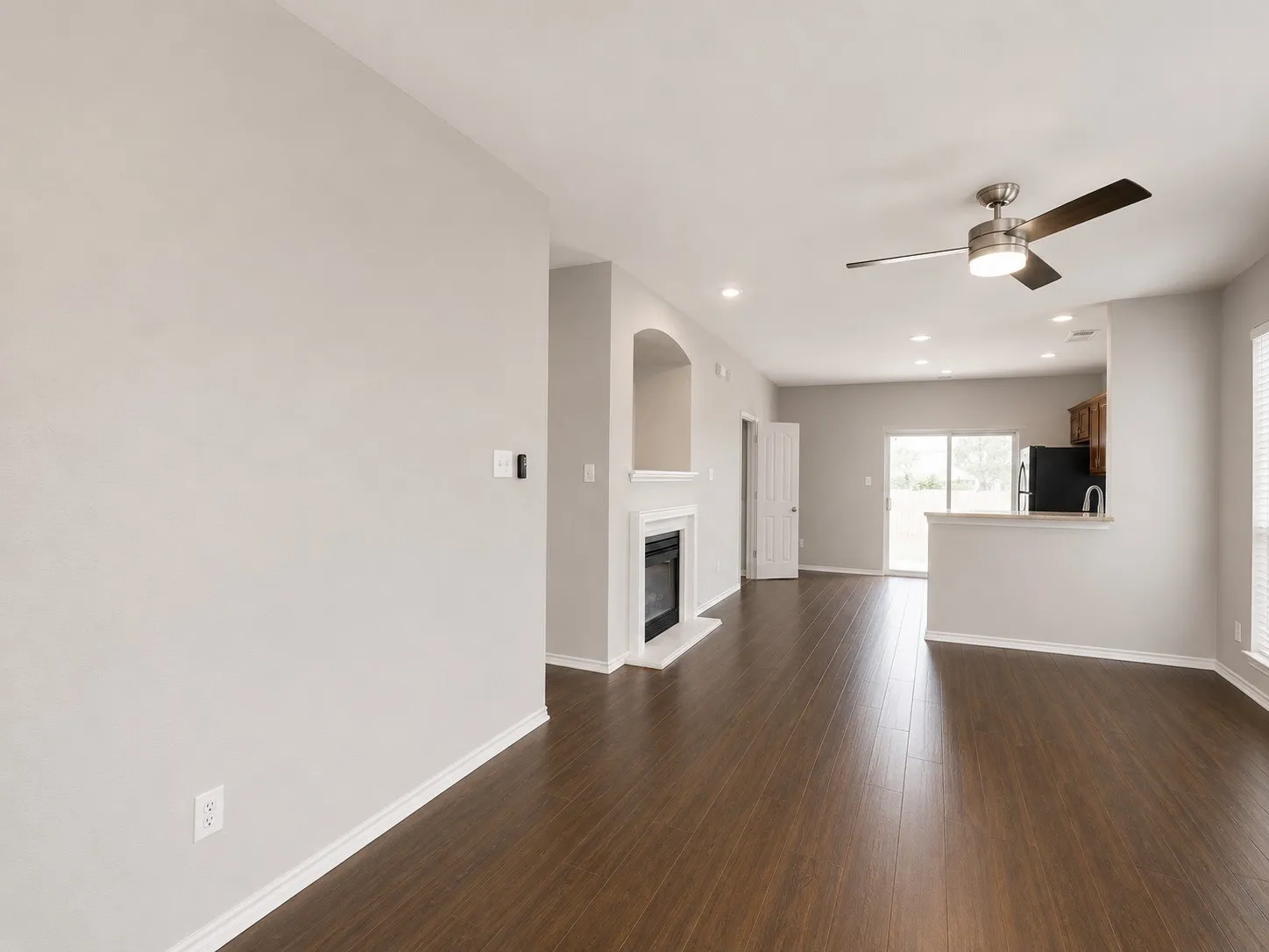 Single Family Residence For Rent in Tarrant County , 10973 Hawks Landing Road, Fort Worth, Texas 76052, 3 Bedroom, 2 Bathroom, 2 Garage spaces, 1,483 Sqft, built in 2006, mls#21334593, Real Estate Agent in Fort Worth, Homes For Rent in Tarrant county, Homes For Rent in Fort Worth, Realtor in Fort Worth Texas, Real Estate Brokerage Independent Realty Texas, Luminita Cordes Realtor