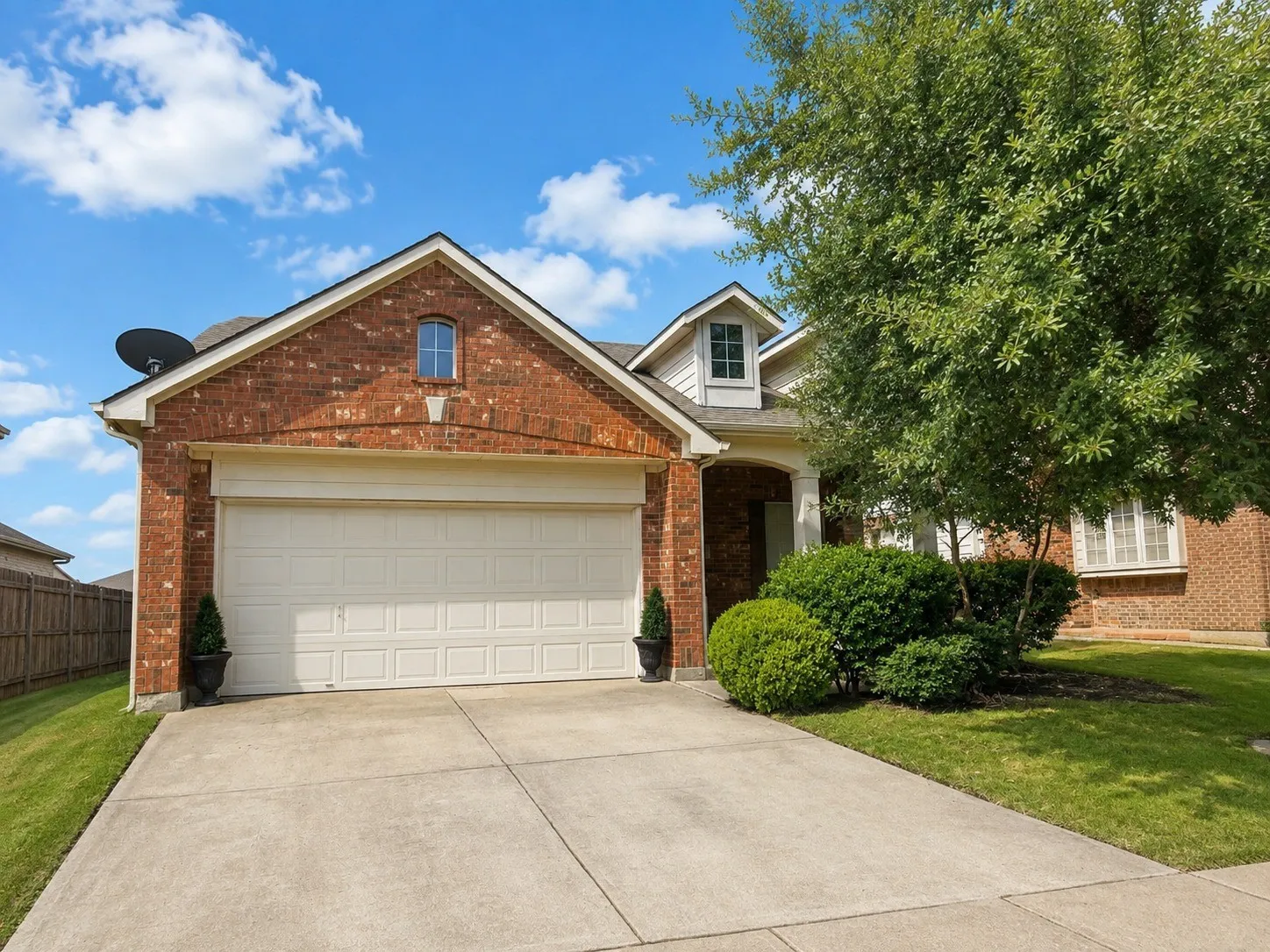 Single Family Residence For Rent in Tarrant County , 10973 Hawks Landing Road, Fort Worth, Texas 76052, 3 Bedroom, 2 Bathroom, 2 Garage spaces, 1,483 Sqft, built in 2006, mls#21334593, Real Estate Agent in Fort Worth, Homes For Rent in Tarrant county, Homes For Rent in Fort Worth, Realtor in Fort Worth Texas, Real Estate Brokerage Independent Realty Texas, Luminita Cordes Realtor