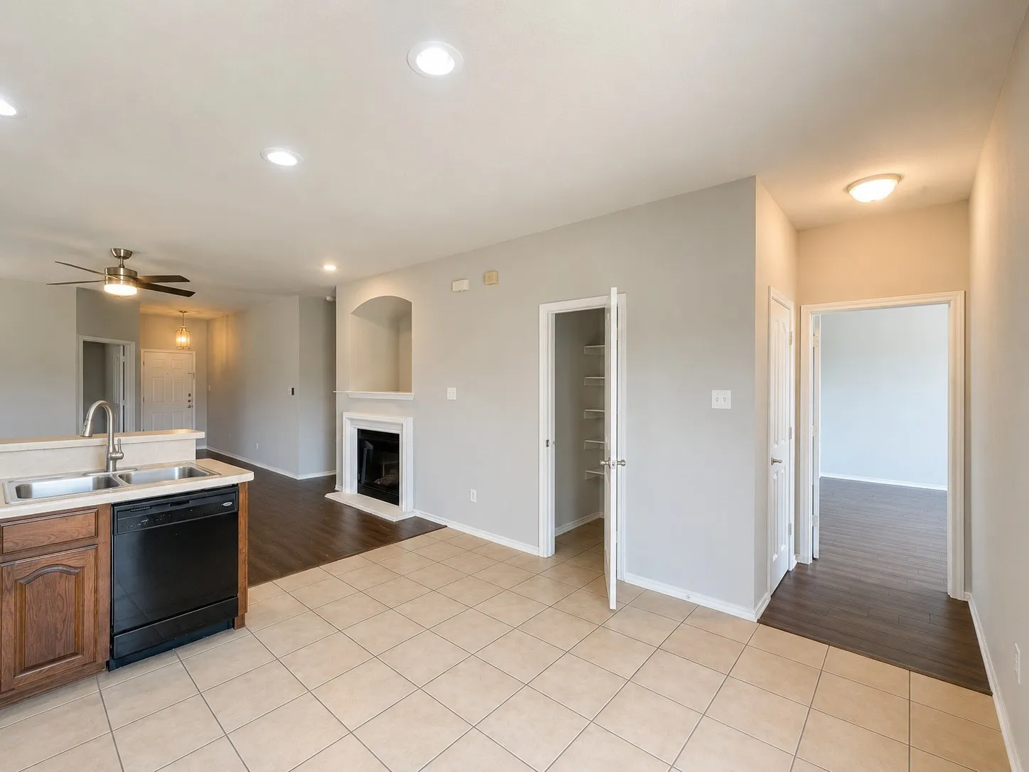 Single Family Residence For Rent in Tarrant County , 10973 Hawks Landing Road, Fort Worth, Texas 76052, 3 Bedroom, 2 Bathroom, 2 Garage spaces, 1,483 Sqft, built in 2006, mls#21334593, Real Estate Agent in Fort Worth, Homes For Rent in Tarrant county, Homes For Rent in Fort Worth, Realtor in Fort Worth Texas, Real Estate Brokerage Independent Realty Texas, Luminita Cordes Realtor