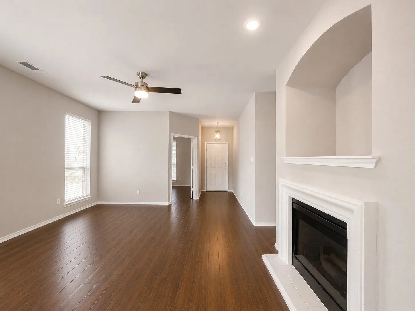 Single Family Residence For Rent in Tarrant County , 10973 Hawks Landing Road, Fort Worth, Texas 76052, 3 Bedroom, 2 Bathroom, 2 Garage spaces, 1,483 Sqft, built in 2006, mls#21334593, Real Estate Agent in Fort Worth, Homes For Rent in Tarrant county, Homes For Rent in Fort Worth, Realtor in Fort Worth Texas, Real Estate Brokerage Independent Realty Texas, Luminita Cordes Realtor