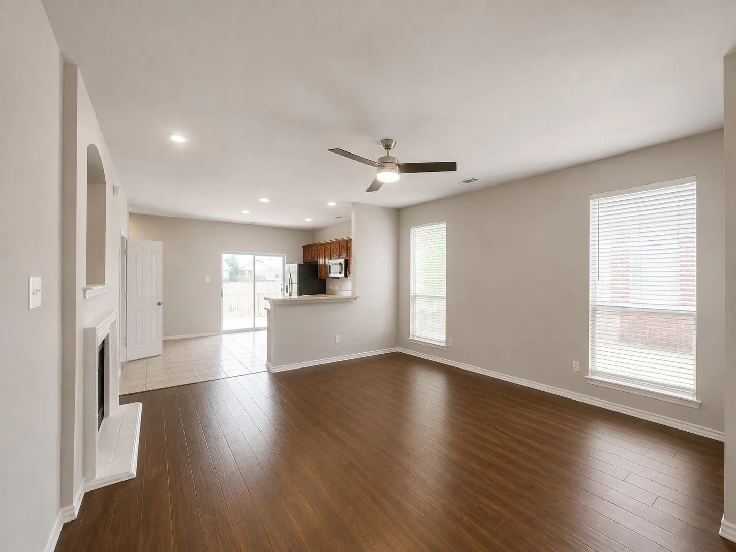 Single Family Residence For Rent in Tarrant County , 10973 Hawks Landing Road, Fort Worth, Texas 76052, 3 Bedroom, 2 Bathroom, 2 Garage spaces, 1,483 Sqft, built in 2006, mls#21334593, Real Estate Agent in Fort Worth, Homes For Rent in Tarrant county, Homes For Rent in Fort Worth, Realtor in Fort Worth Texas, Real Estate Brokerage Independent Realty Texas, Luminita Cordes Realtor