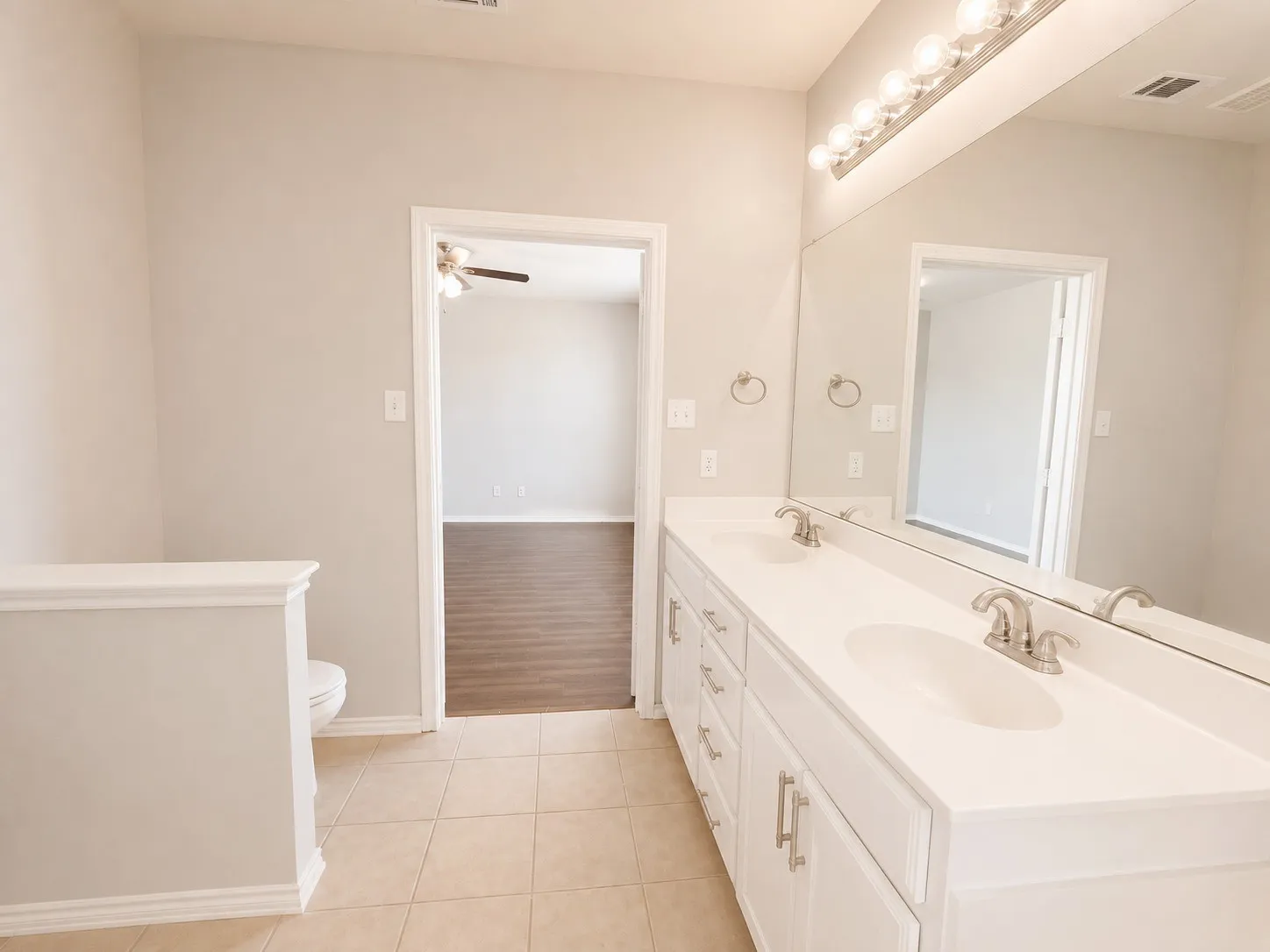 Single Family Residence For Rent in Tarrant County , 10973 Hawks Landing Road, Fort Worth, Texas 76052, 3 Bedroom, 2 Bathroom, 2 Garage spaces, 1,483 Sqft, built in 2006, mls#21334593, Real Estate Agent in Fort Worth, Homes For Rent in Tarrant county, Homes For Rent in Fort Worth, Realtor in Fort Worth Texas, Real Estate Brokerage Independent Realty Texas, Luminita Cordes Realtor
