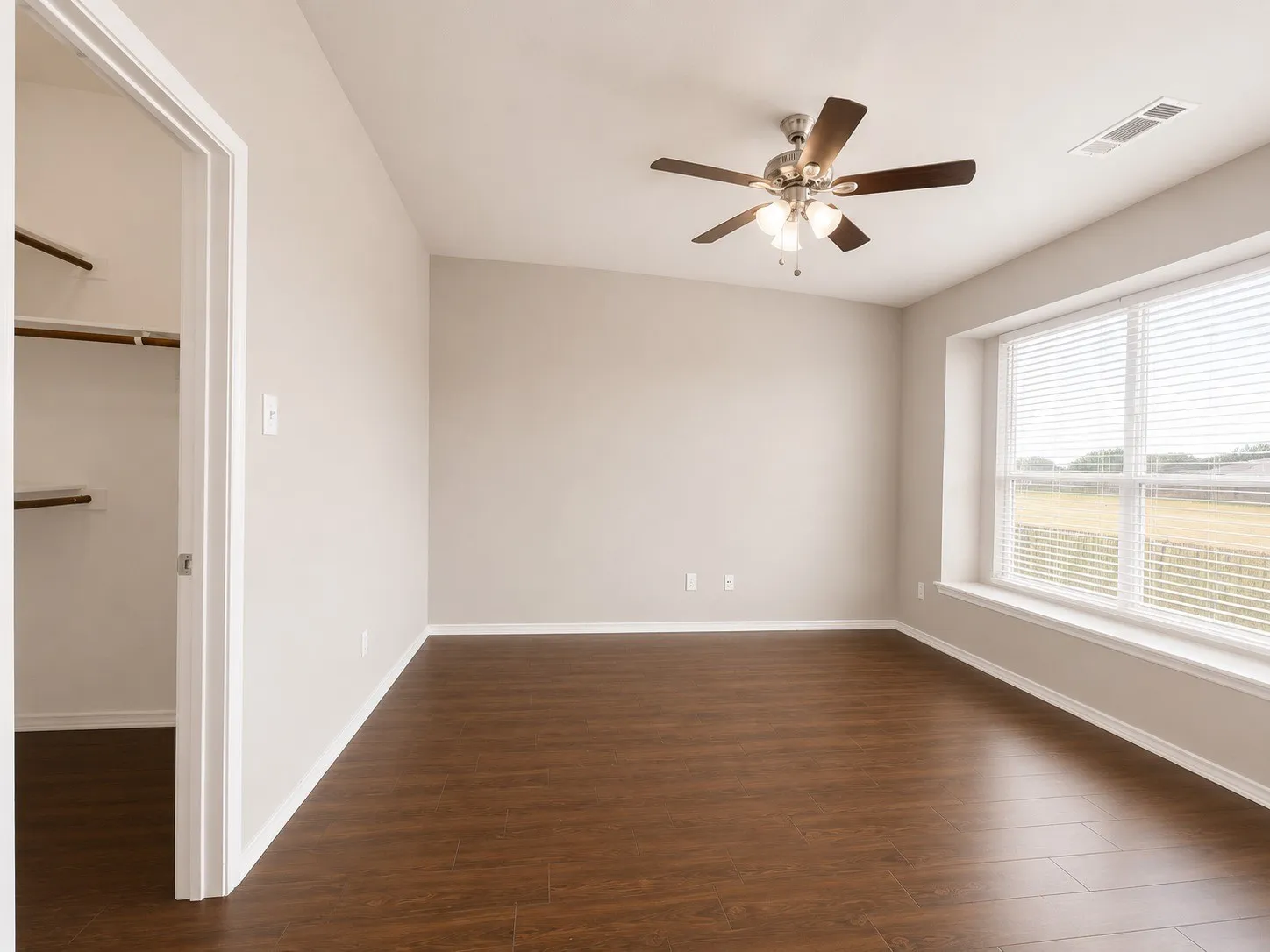 Single Family Residence For Rent in Tarrant County , 10973 Hawks Landing Road, Fort Worth, Texas 76052, 3 Bedroom, 2 Bathroom, 2 Garage spaces, 1,483 Sqft, built in 2006, mls#21334593, Real Estate Agent in Fort Worth, Homes For Rent in Tarrant county, Homes For Rent in Fort Worth, Realtor in Fort Worth Texas, Real Estate Brokerage Independent Realty Texas, Luminita Cordes Realtor