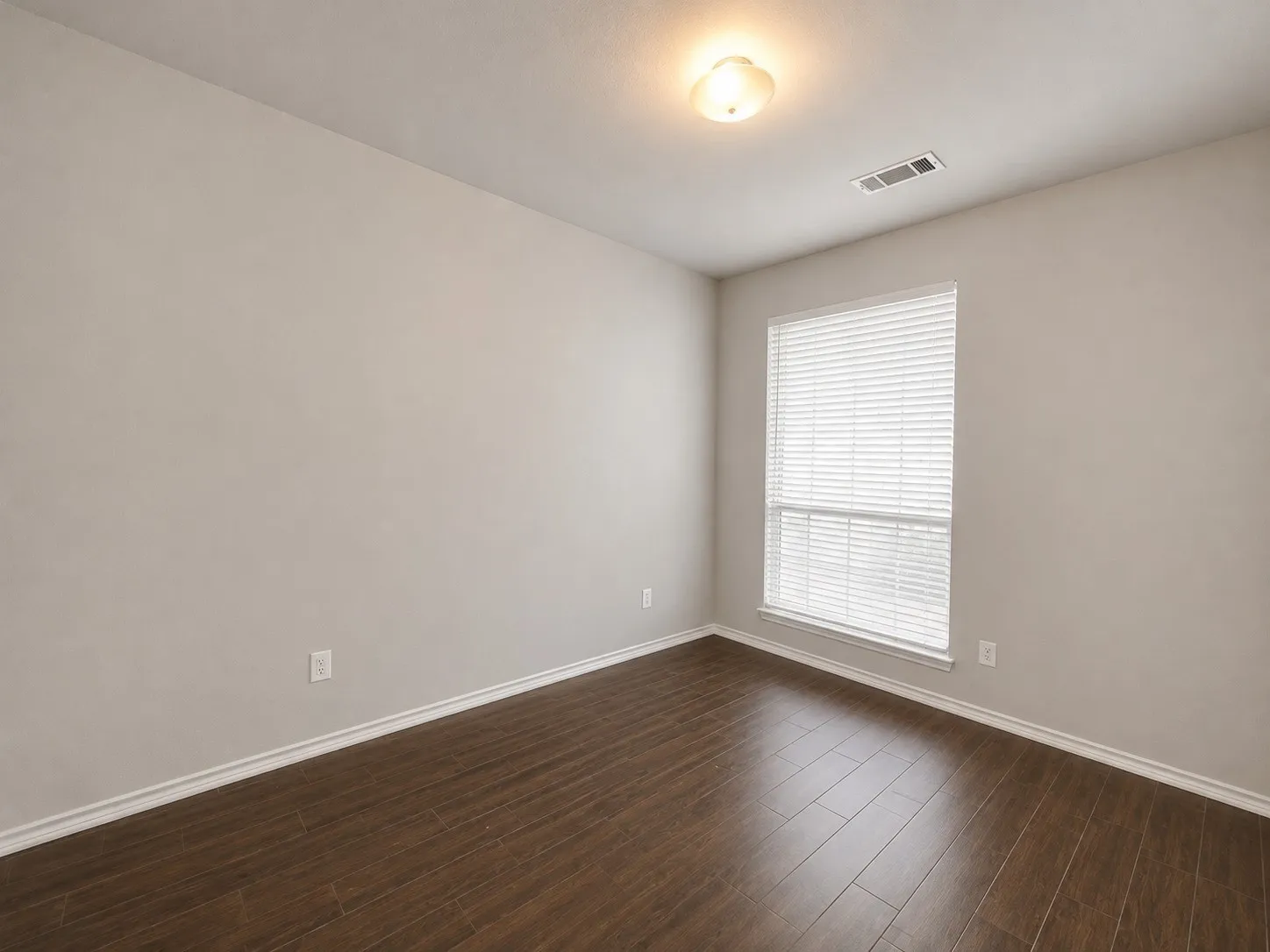 Single Family Residence For Rent in Tarrant County , 10973 Hawks Landing Road, Fort Worth, Texas 76052, 3 Bedroom, 2 Bathroom, 2 Garage spaces, 1,483 Sqft, built in 2006, mls#21334593, Real Estate Agent in Fort Worth, Homes For Rent in Tarrant county, Homes For Rent in Fort Worth, Realtor in Fort Worth Texas, Real Estate Brokerage Independent Realty Texas, Luminita Cordes Realtor