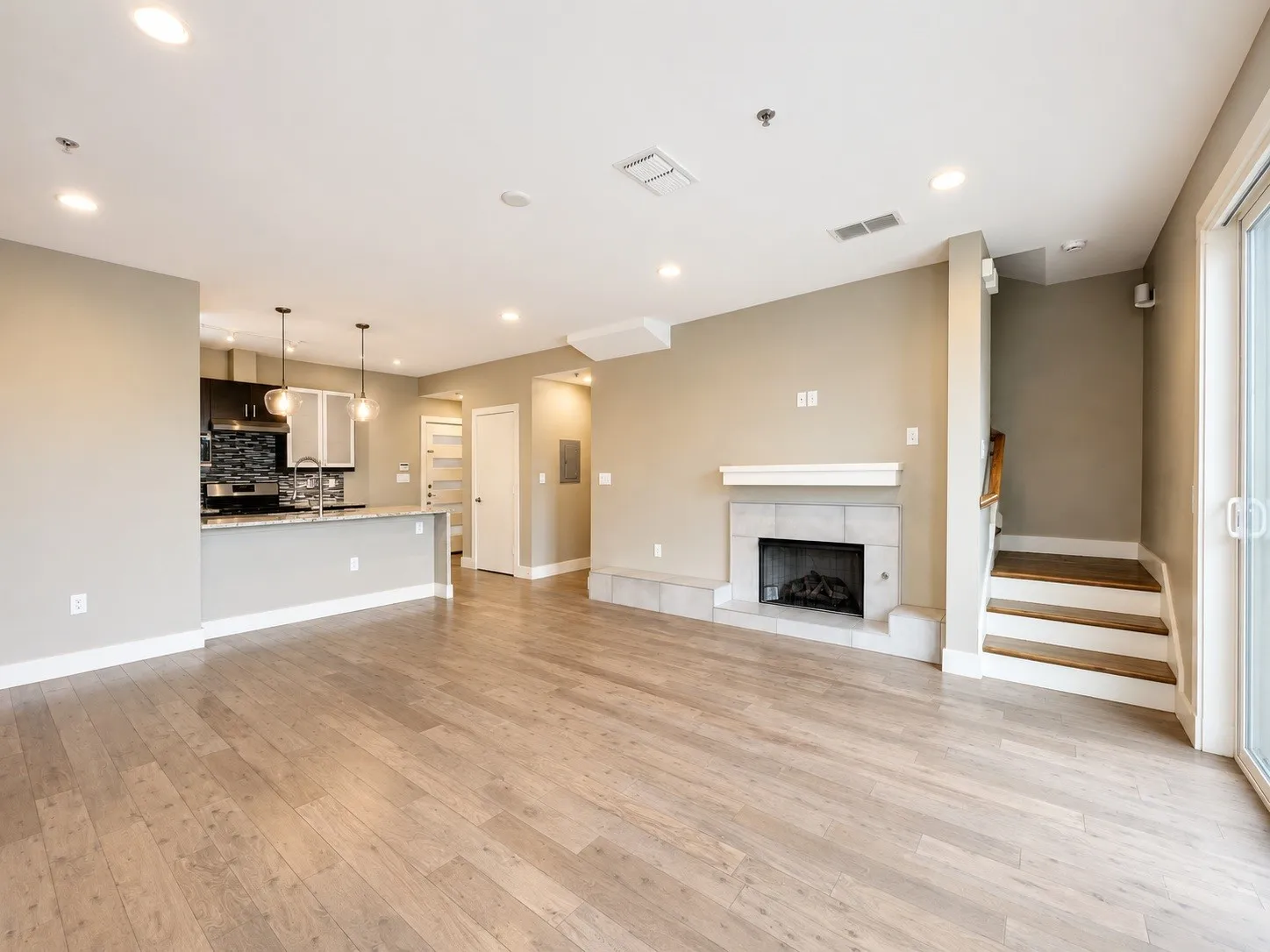 Condominium For Rent in Tarrant County , 1320 May Street 200, Fort Worth, Texas 76104, 2 Bedroom, 3 Bathroom, Garage spaces, 1,260 Sqft, built in 2014, mls#21334597, Real Estate Agent in Fort Worth, Homes For Rent in Tarrant county, Homes For Rent in Fort Worth, Realtor in Fort Worth Texas, Real Estate Brokerage Independent Realty Texas, Luminita Cordes Realtor